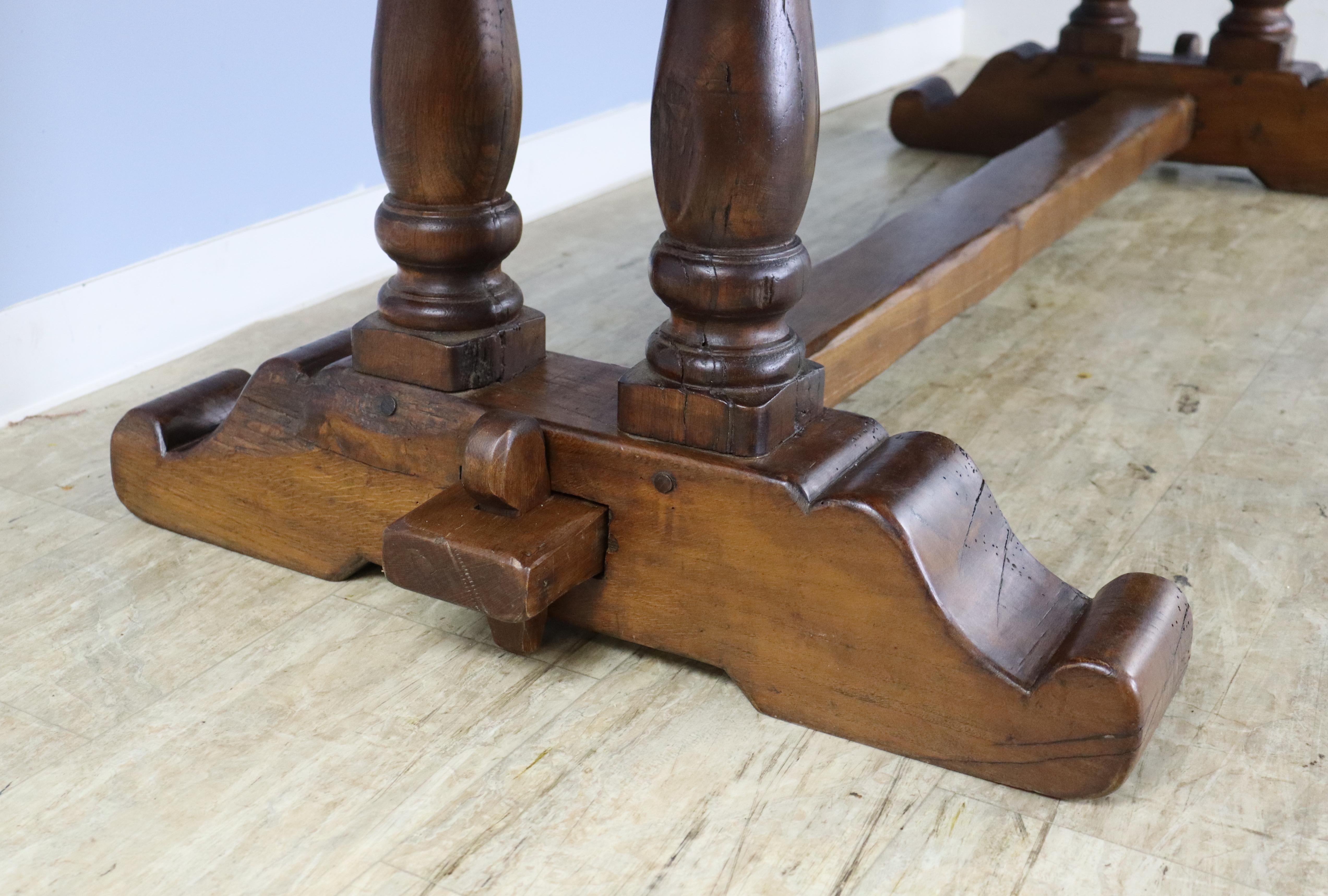 Imposing 19th Century Oak Dining Table with Double Barrel Supports For Sale 1