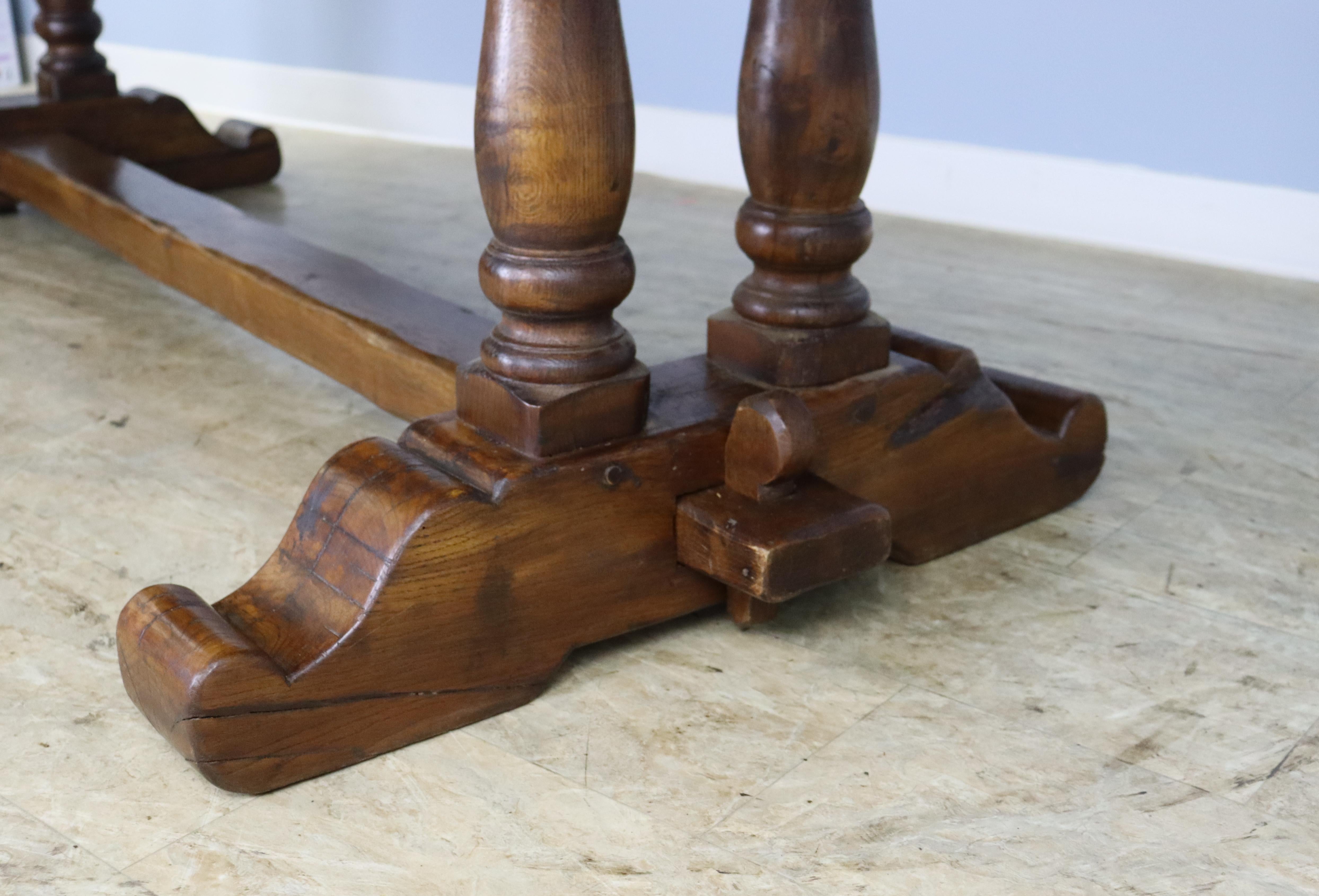 Imposing 19th Century Oak Dining Table with Double Barrel Supports For Sale 3