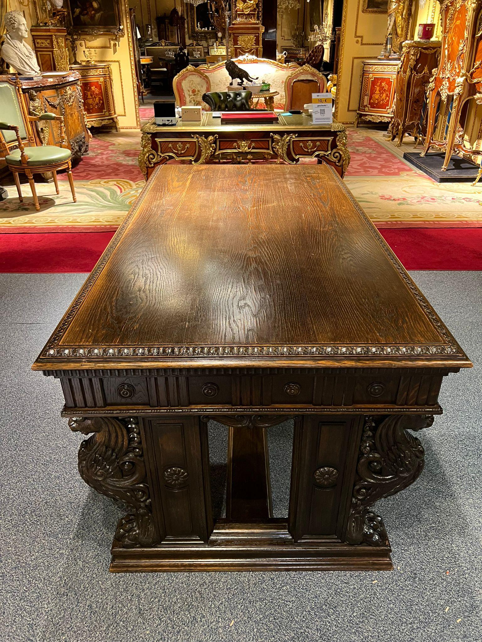 Imposing Antique Oakwood Desk Neo Renaissance with carved lions 19th century For Sale 5