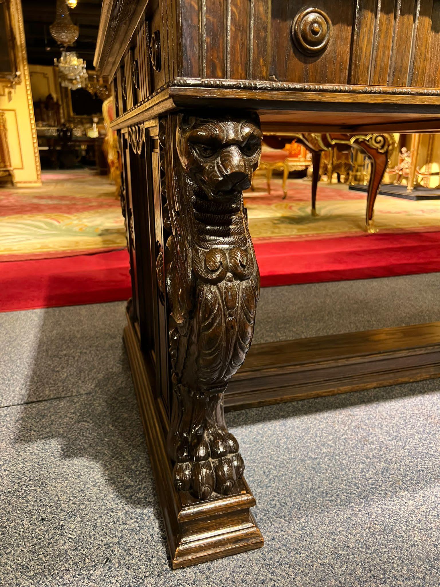 Imposing Antique Oakwood Desk Neo Renaissance with carved lions 19th century For Sale 6