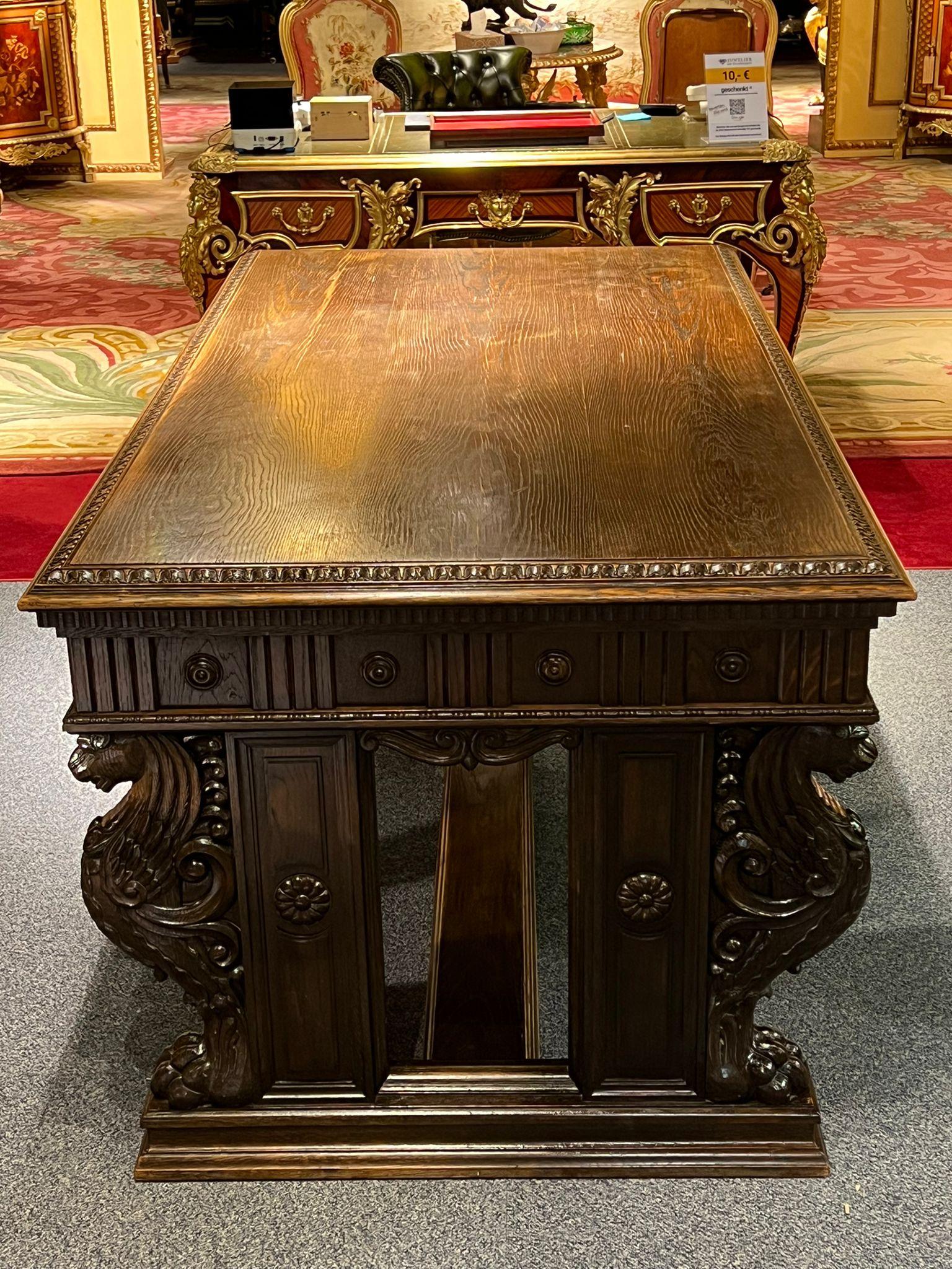Imposing Antique Oakwood Desk Neo Renaissance with carved lions 19th century For Sale 11