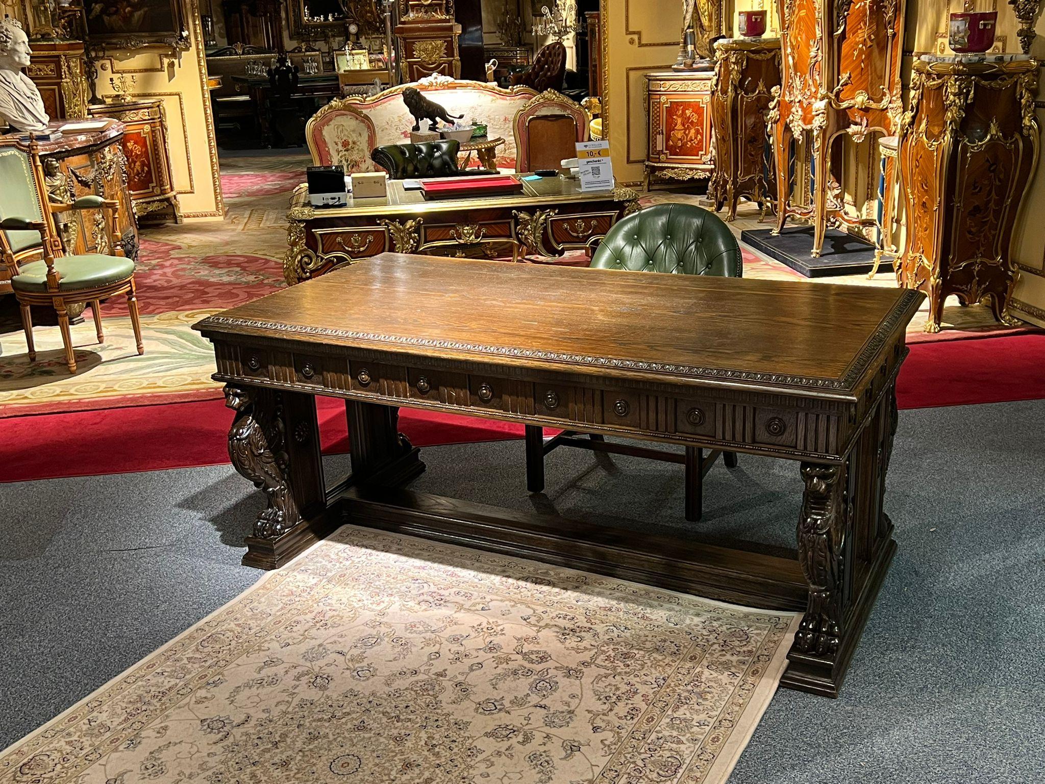 Imposing Antique Oakwood Desk Neo Renaissance with carved lions 19th century For Sale 13
