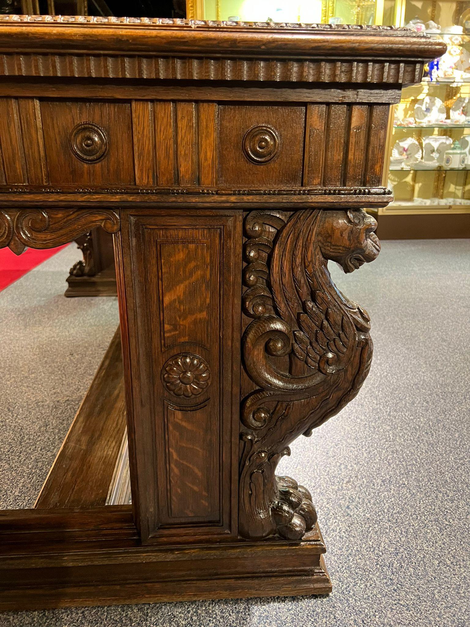 Imposing Antique Oakwood Desk Neo Renaissance with carved lions 19th century In Good Condition For Sale In Berlin, DE