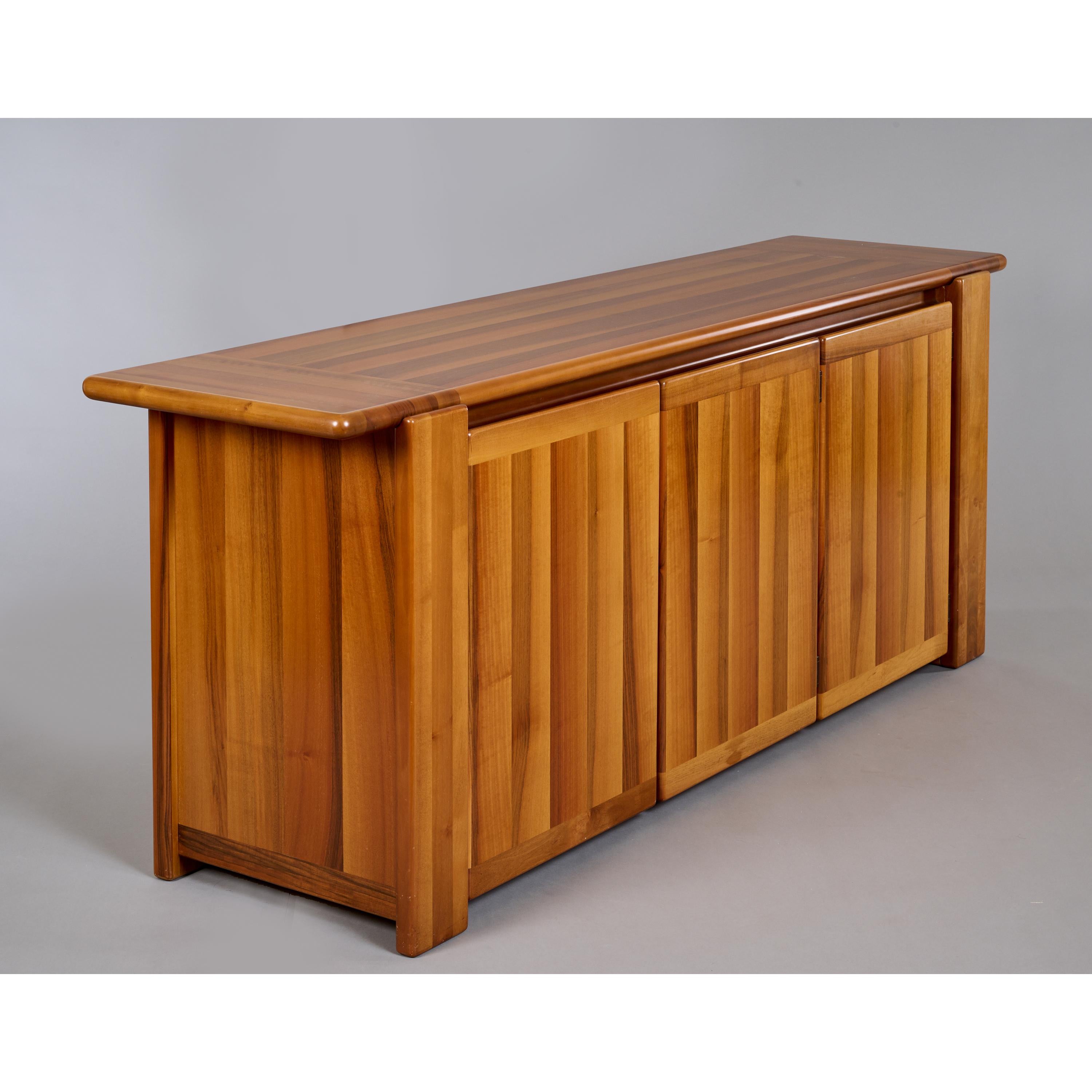 Italian Cabinet in Polished Walnut, Itso Pierre Chapo, Italy 1970s For Sale 6