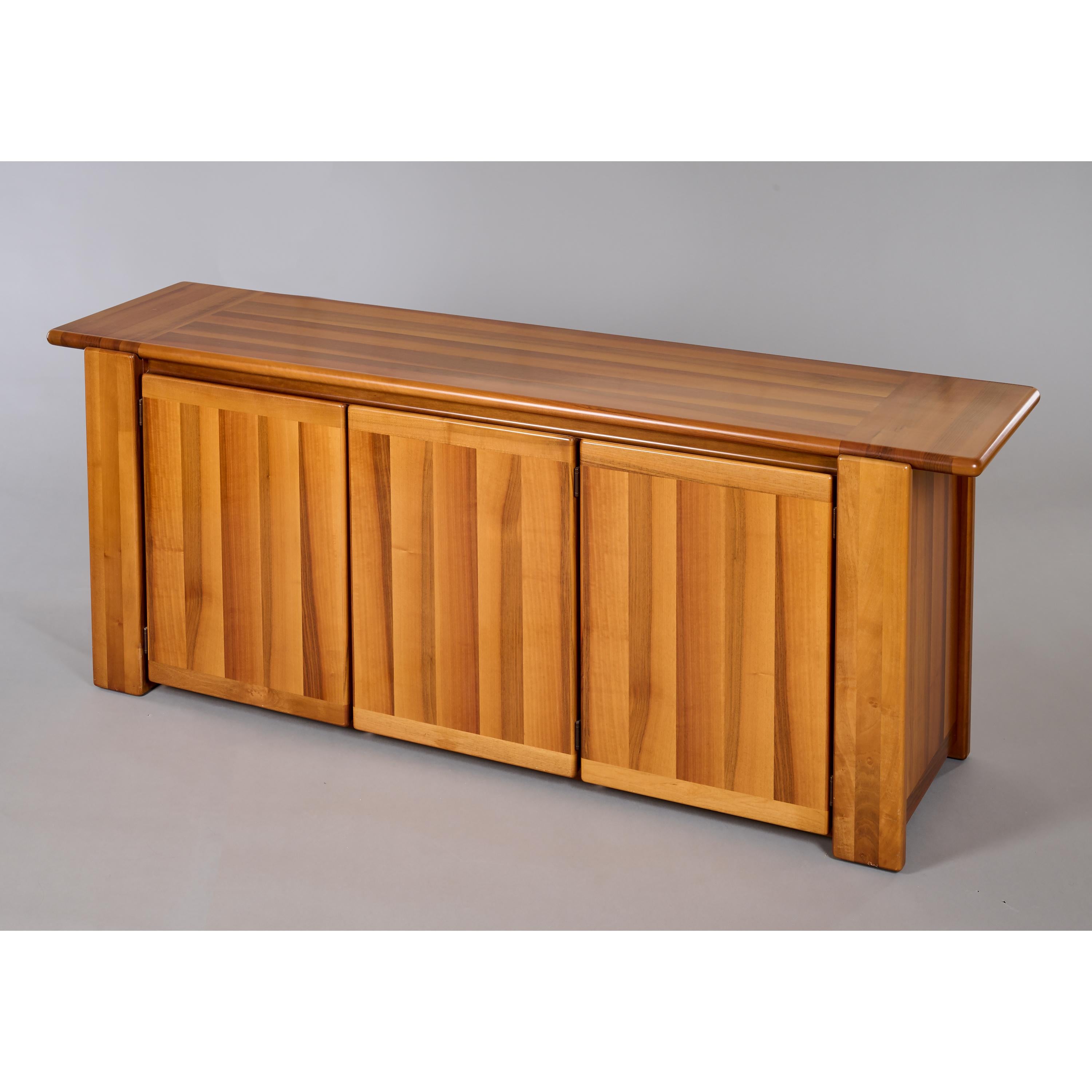 Italian Cabinet in Polished Walnut, Itso Pierre Chapo, Italy 1970s In Good Condition For Sale In New York, NY