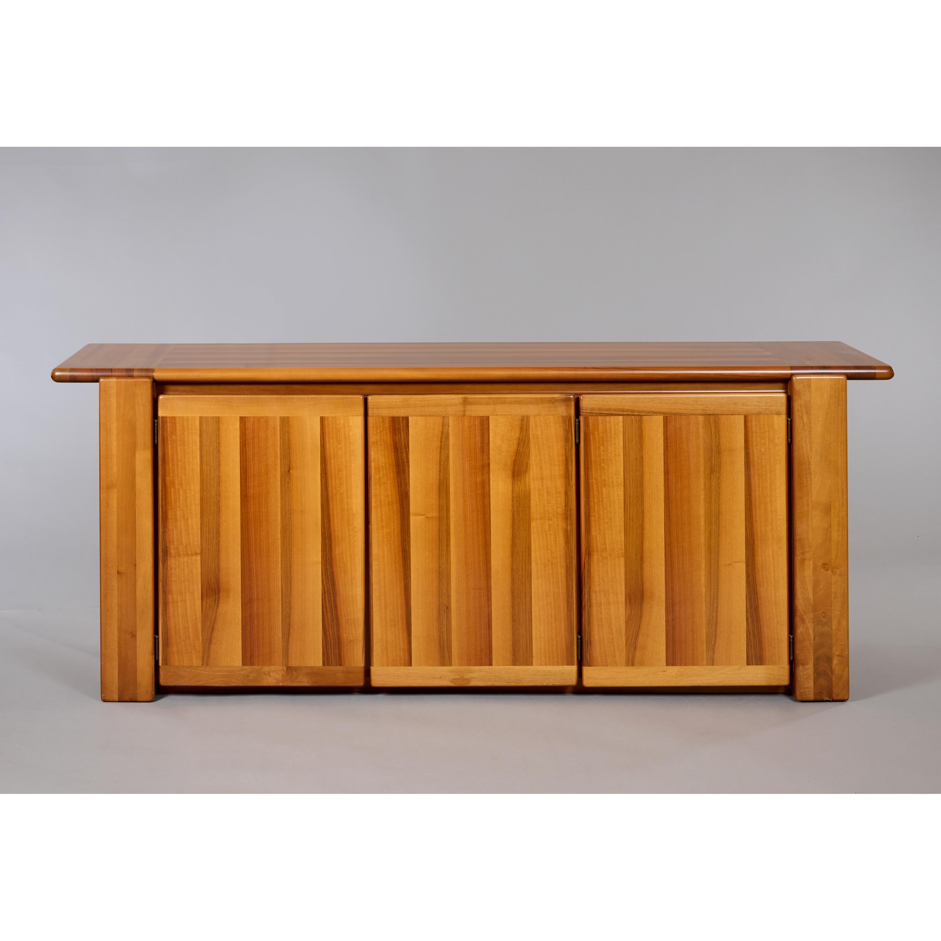 Italian Cabinet in Polished Walnut, Itso Pierre Chapo, Italy 1970s For Sale 1
