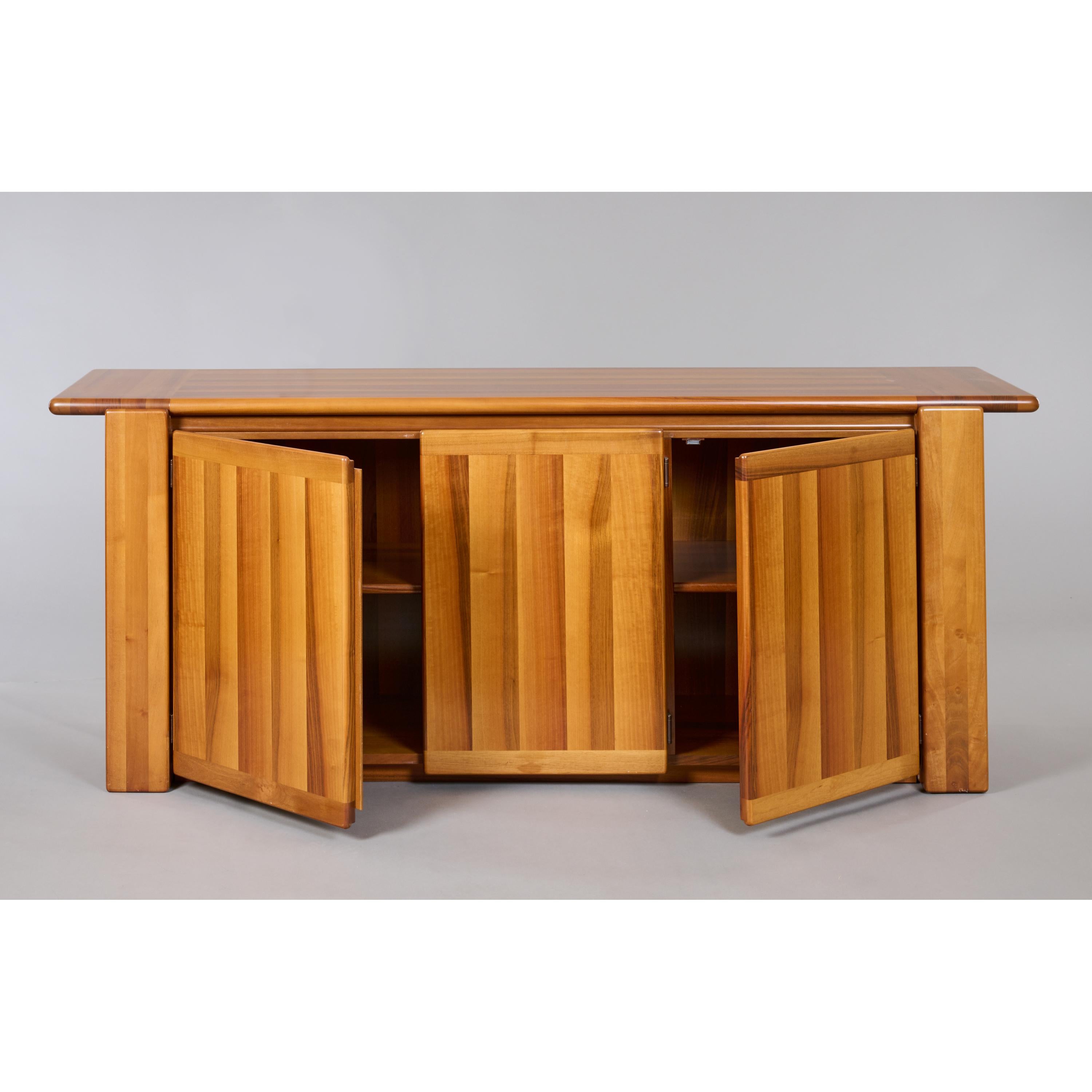 Italian Cabinet in Polished Walnut, Itso Pierre Chapo, Italy 1970s For Sale 2
