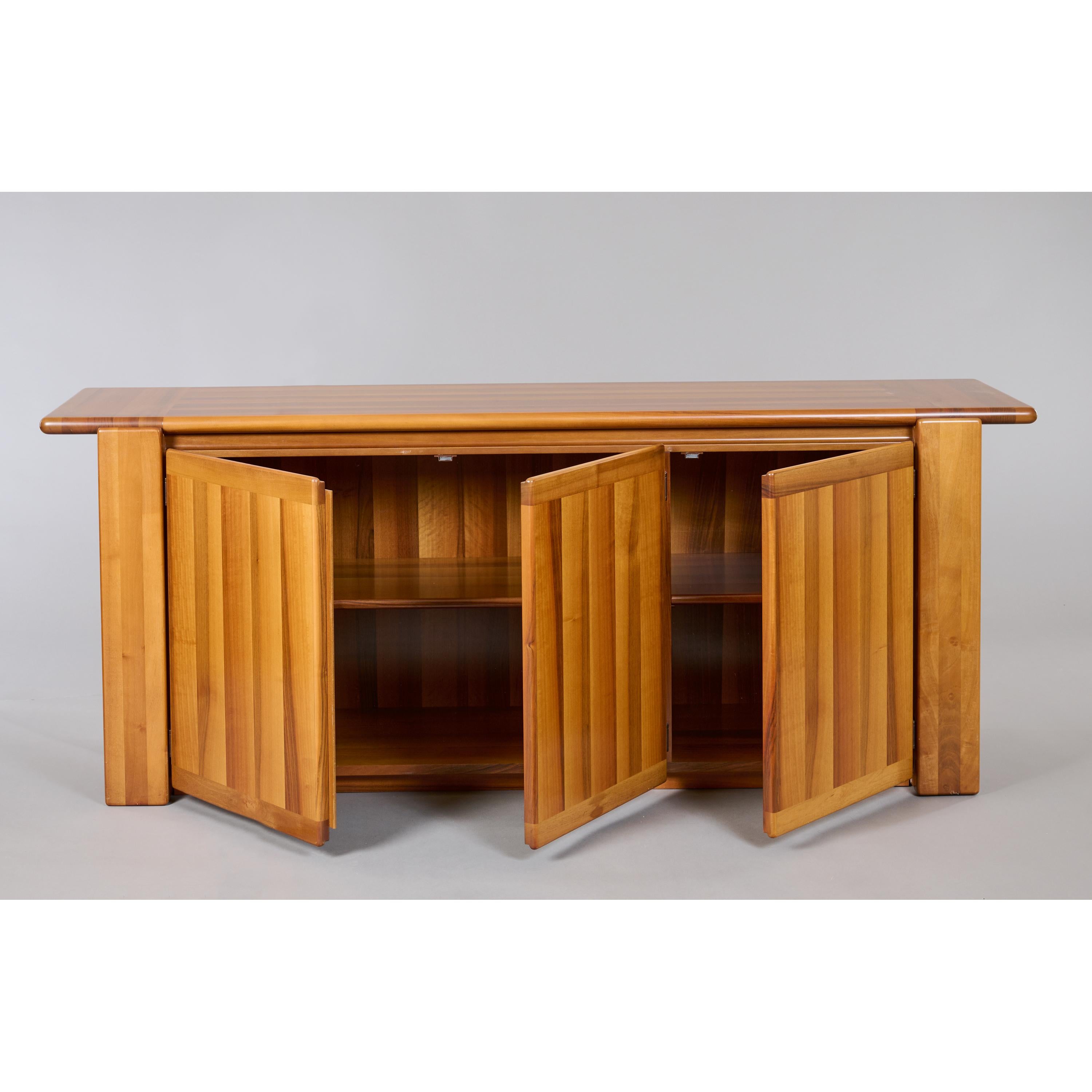 Italian Cabinet in Polished Walnut, Itso Pierre Chapo, Italy 1970s For Sale 3