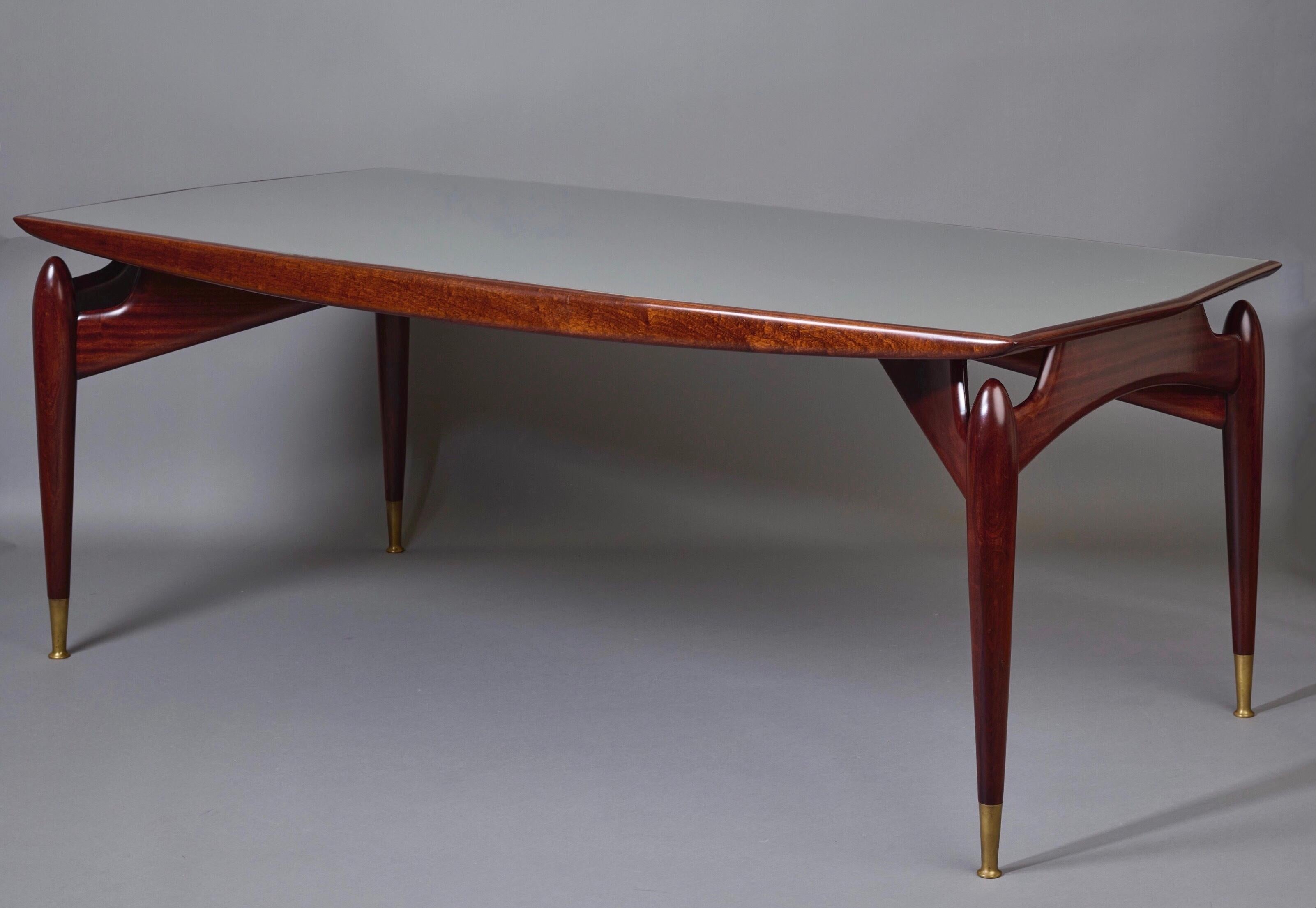 Giuseppe Scapinelli: Dining Table in Mahogany & Back-Painted Glass, Italy 1950's In Good Condition For Sale In New York, NY