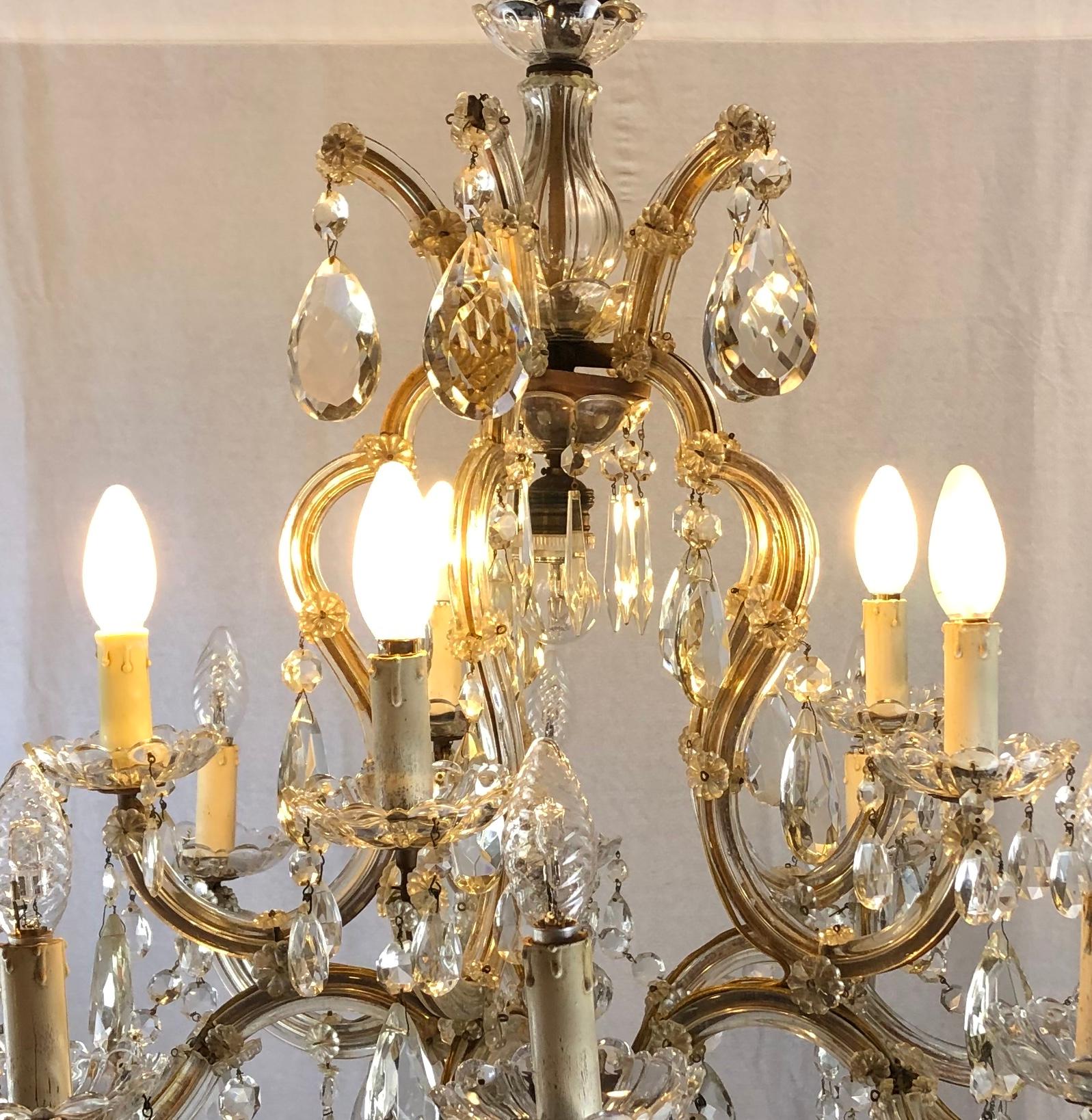 Baroque Lustre français à 16 éclairages en cristal à facettes Maria Therese en vente