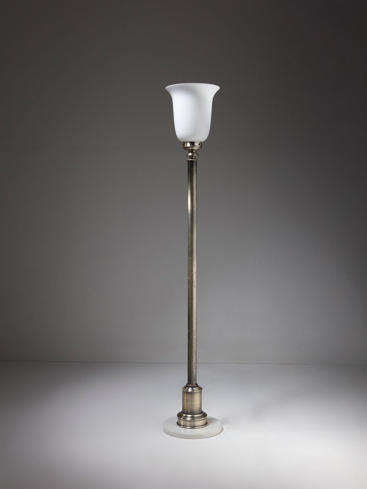 Large floor lamp attributed to Arredoluce.
Marble base, nickel plated stem and large opaline glass shade.

