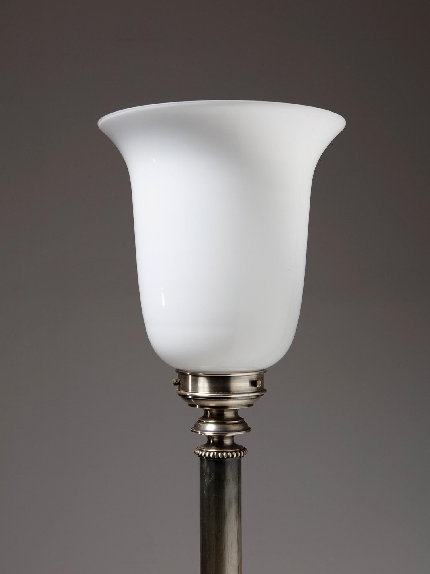 Imposing Floor Lamp Attributed to Arredoluce, Italy, 1960s In Good Condition For Sale In Milan, IT