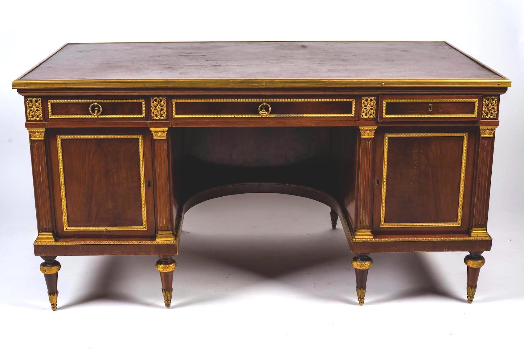 Imposing French 19th Century Mahogany Pedestal Writing Desk In Good Condition In Rome, IT