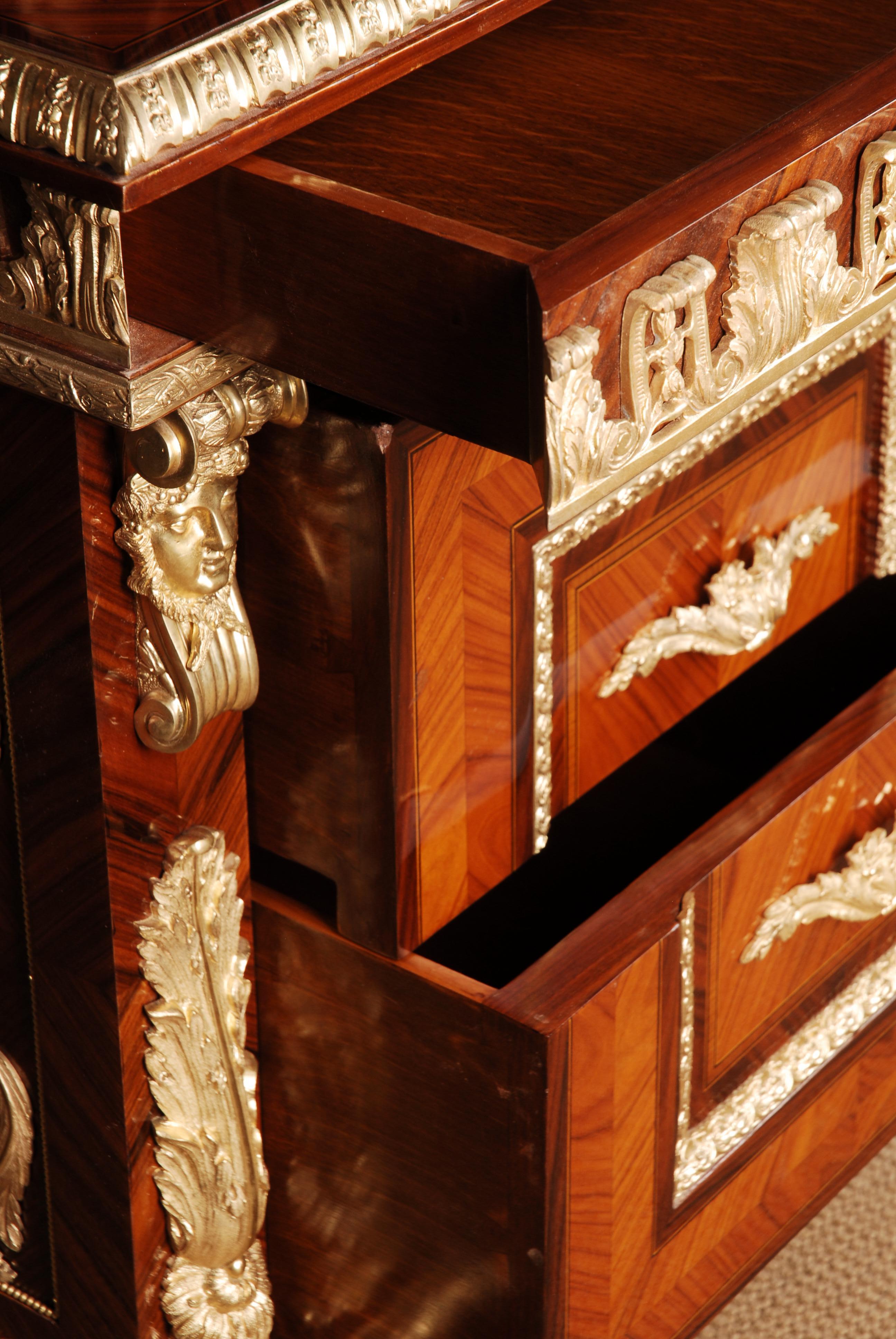 Imposing French Writing Table/Desk in Style In Good Condition For Sale In Berlin, DE