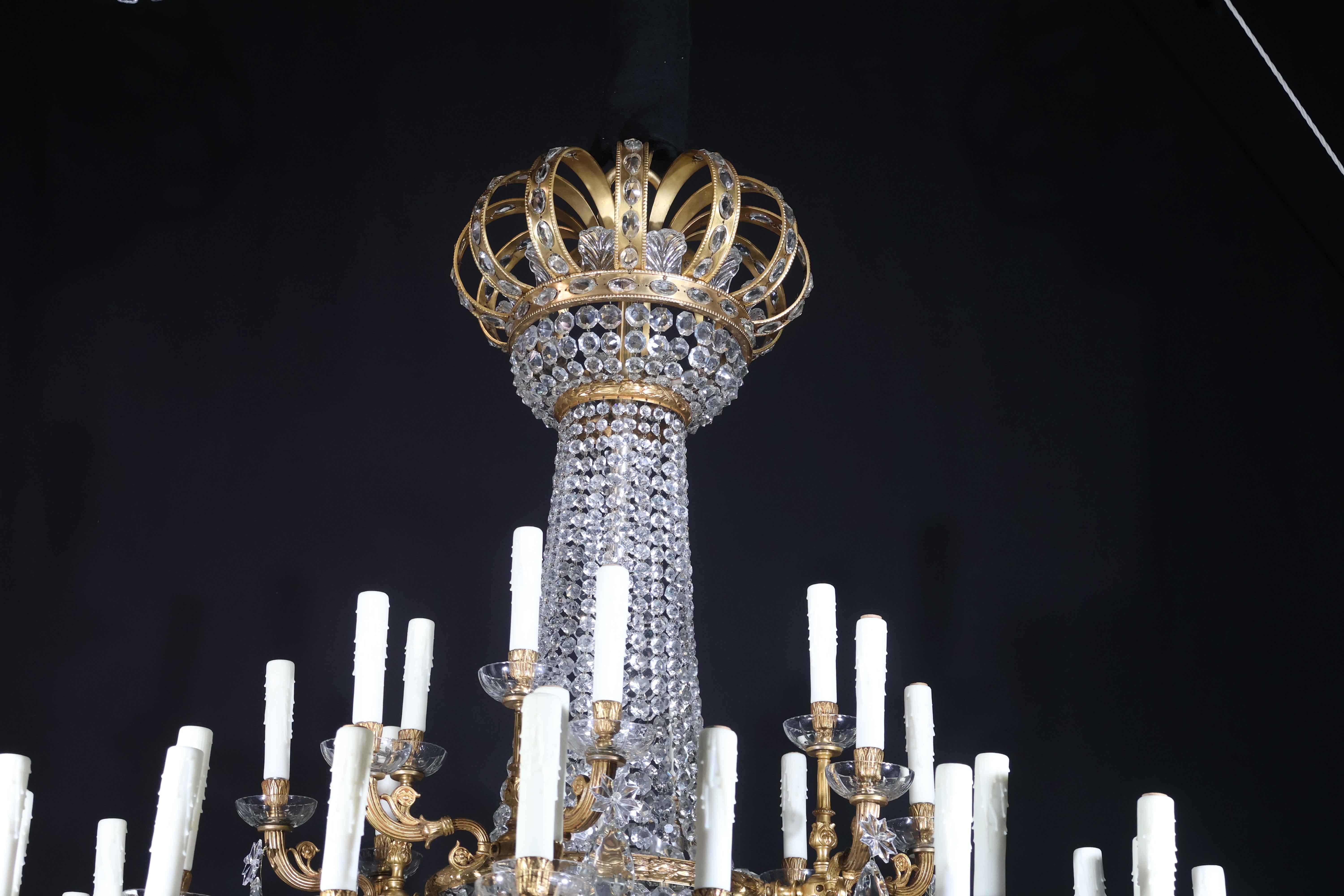Imponente lampadario in bronzo dorato e cristallo in vendita 5