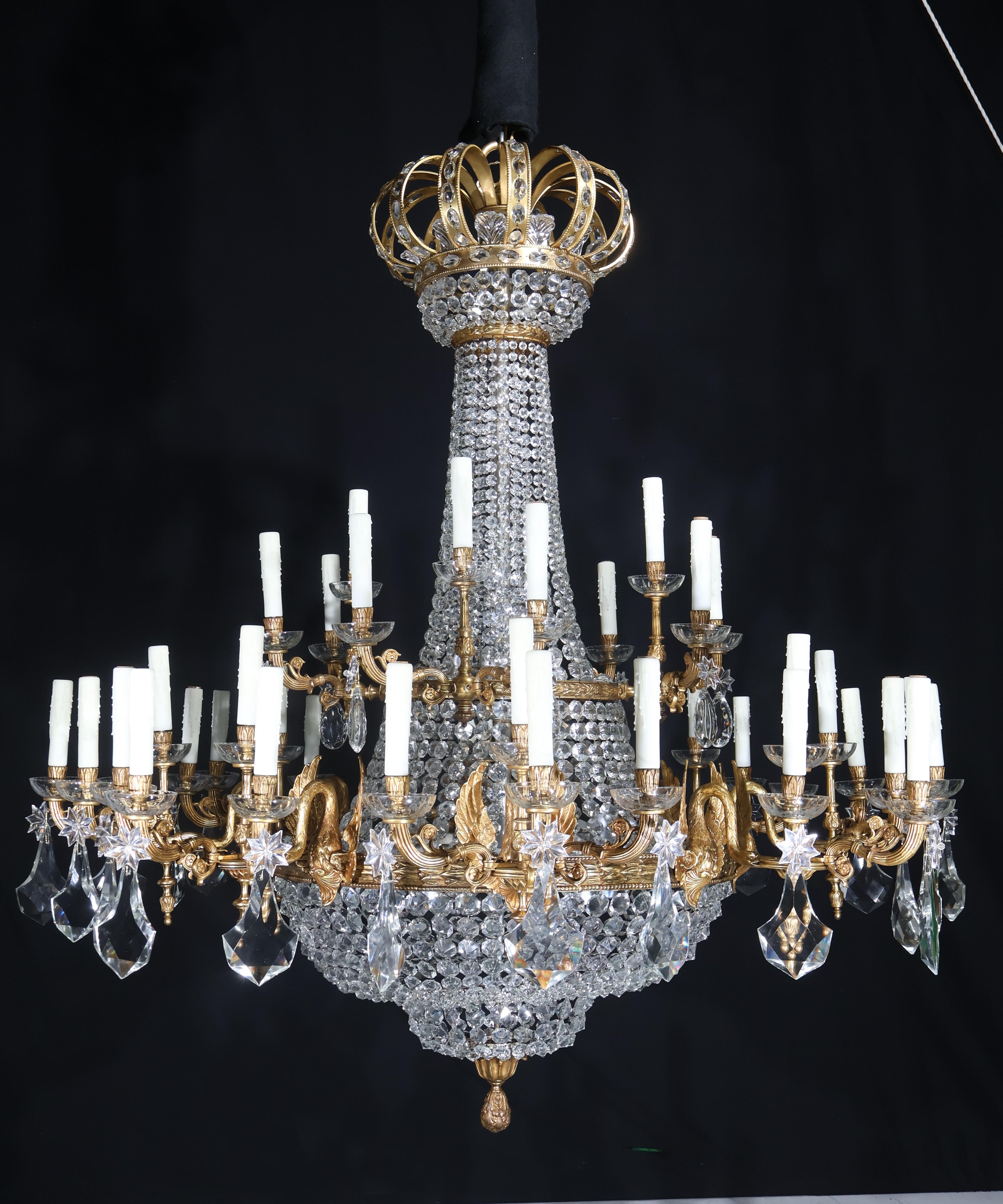 Imponente lampadario in bronzo dorato e cristallo in vendita 6