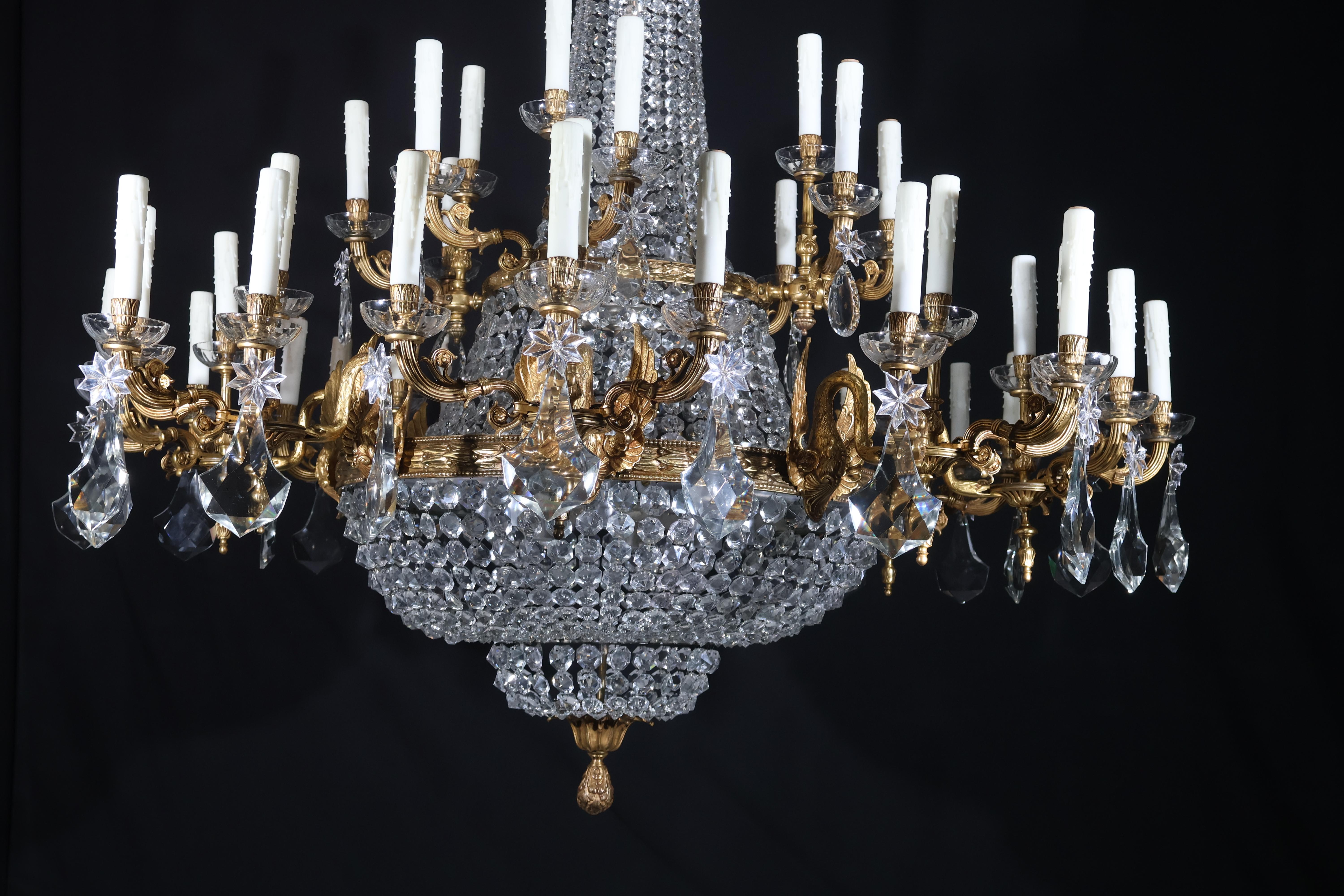 Imponente lampadario in bronzo dorato e cristallo in vendita 7