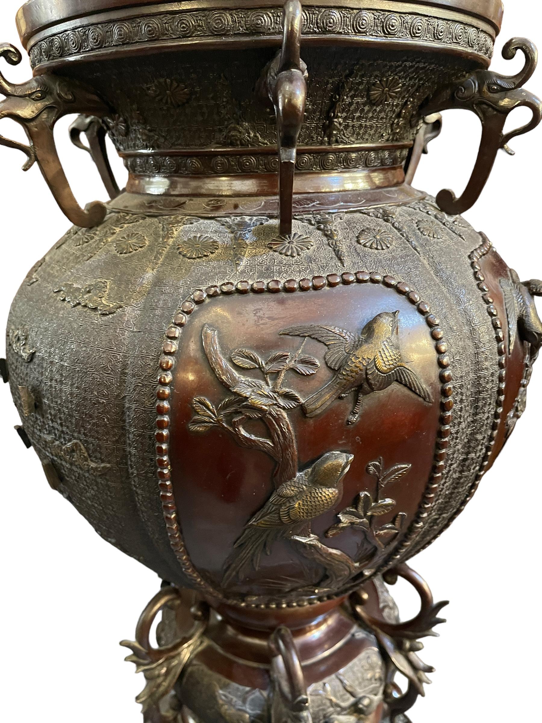 Imposing Japanese censer, 19th century, patinated bronze. For Sale 1
