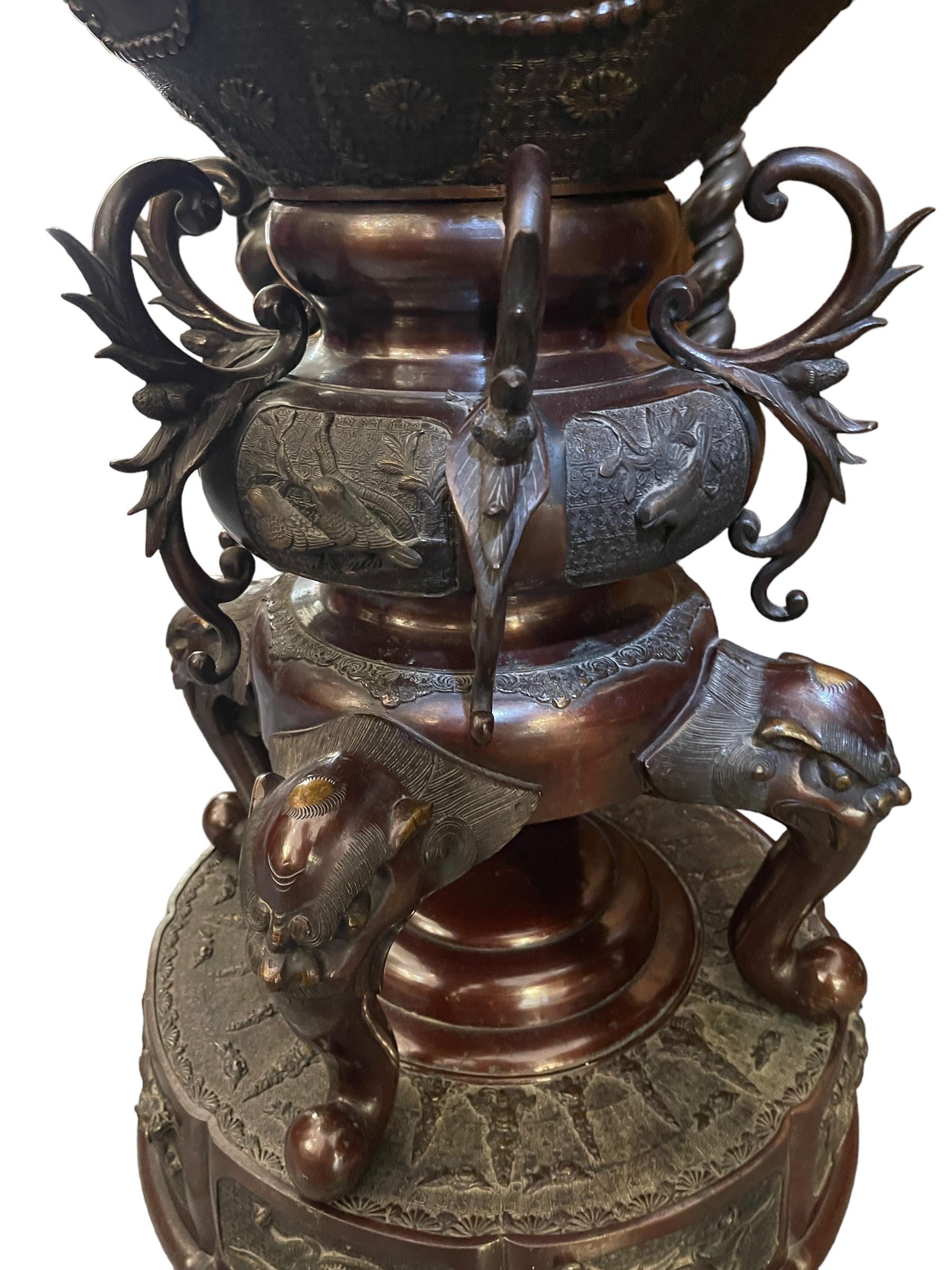 Imposing Japanese censer, 19th century, patinated bronze. For Sale 2