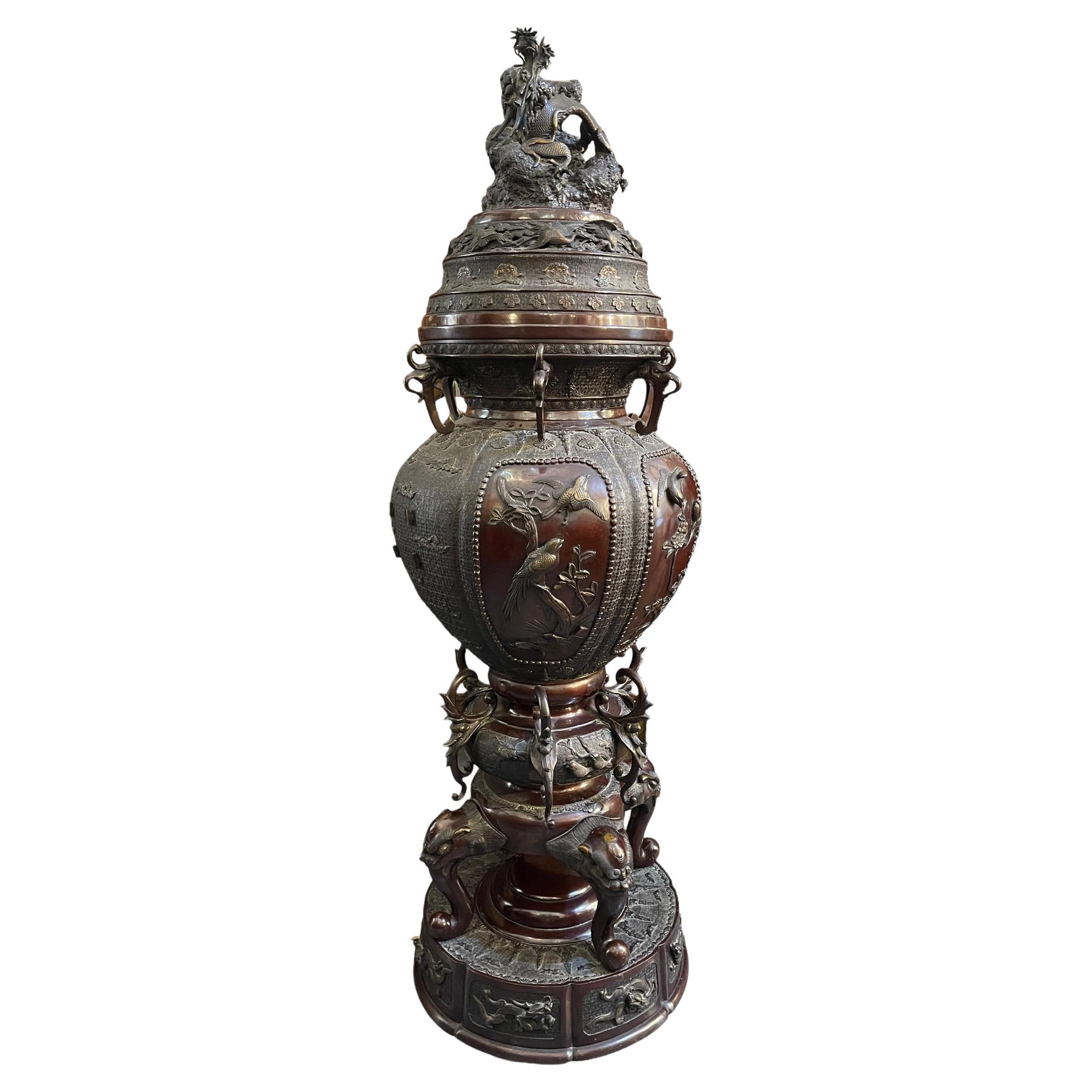 Imposing Japanese censer, 19th century, patinated bronze. For Sale