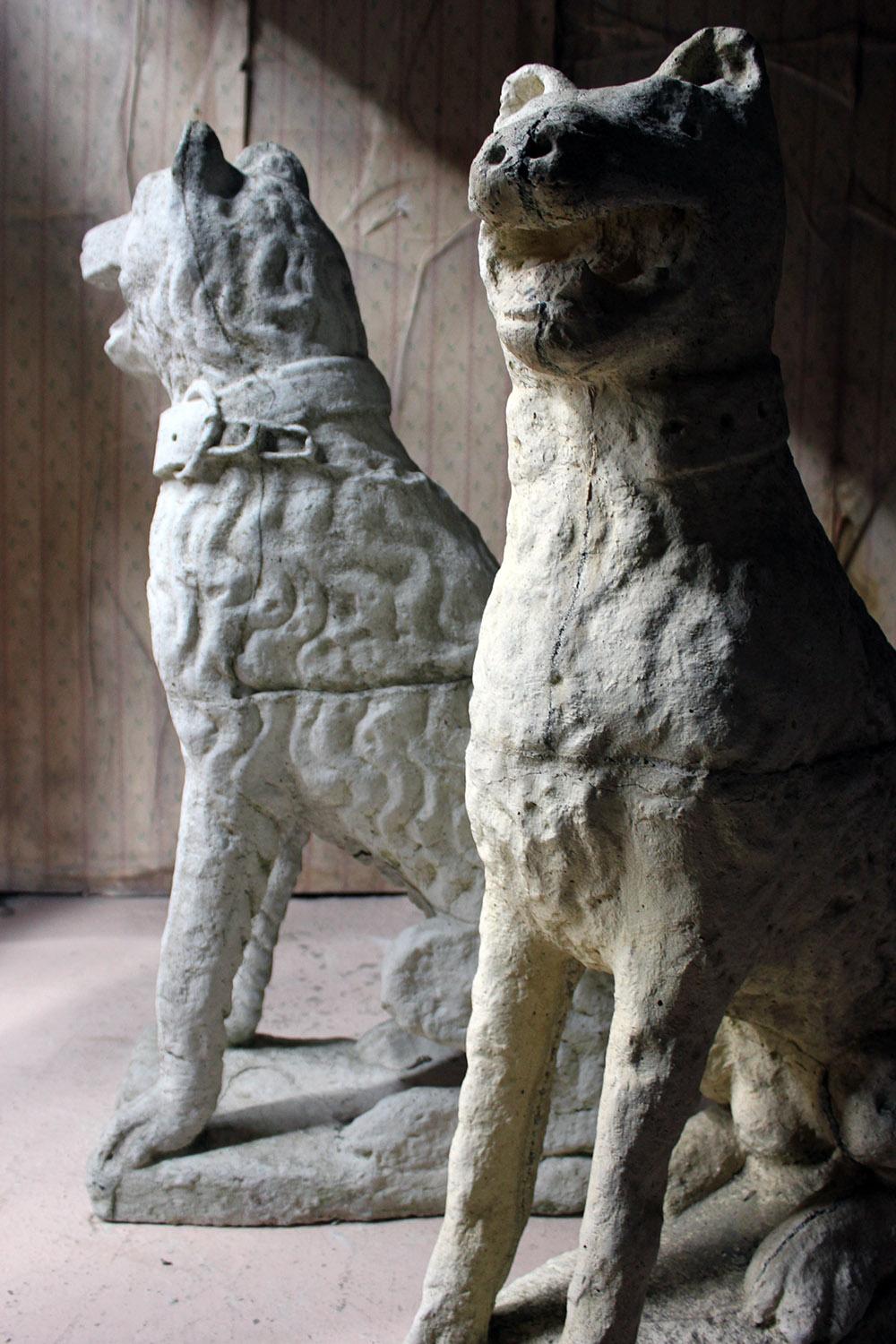 Imposing Large Pair of 16th Century Style Cast Stone Seated Dogs In Fair Condition In Bedford, Bedfordshire