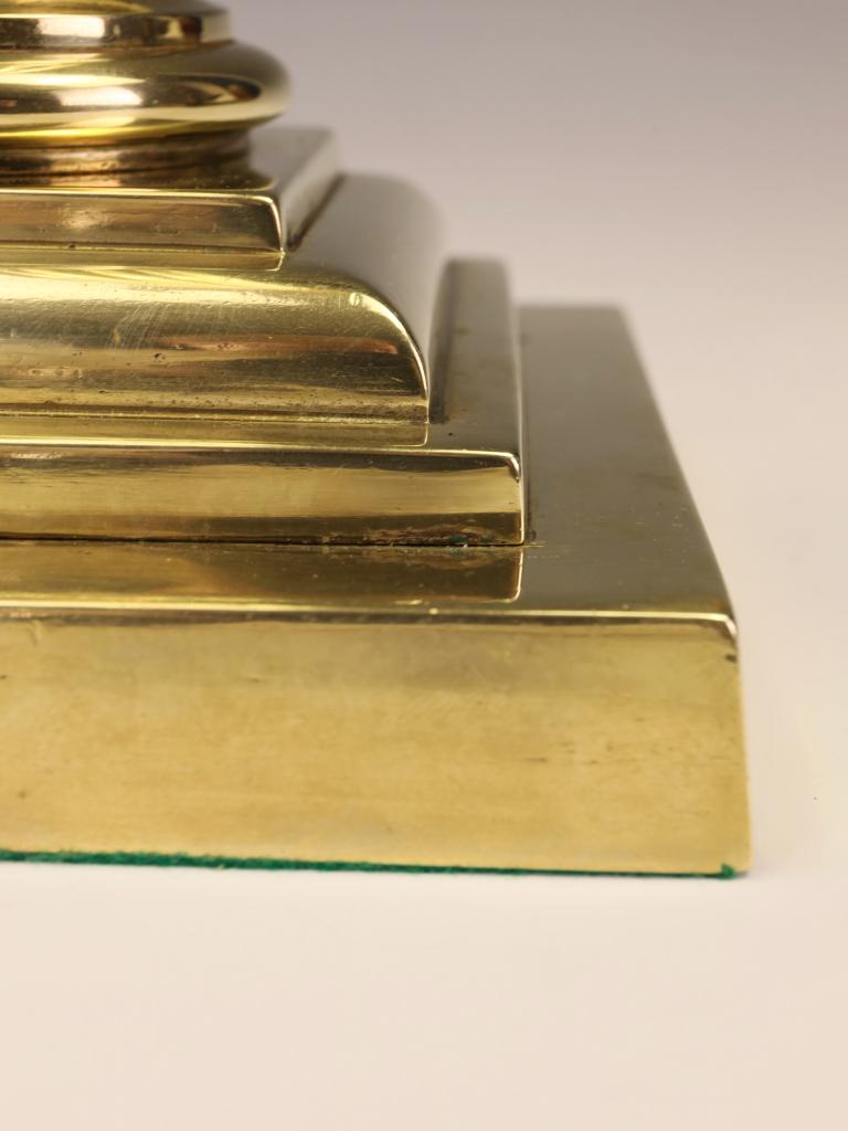 Imposing Late Victorian Brass Corinthian Column Table Lamp, c. 1880 For Sale 8