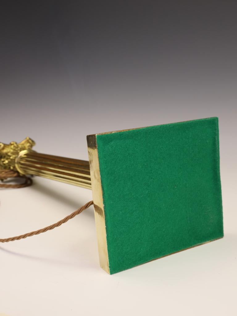 Imposing Late Victorian Brass Corinthian Column Table Lamp, c. 1880 For Sale 11