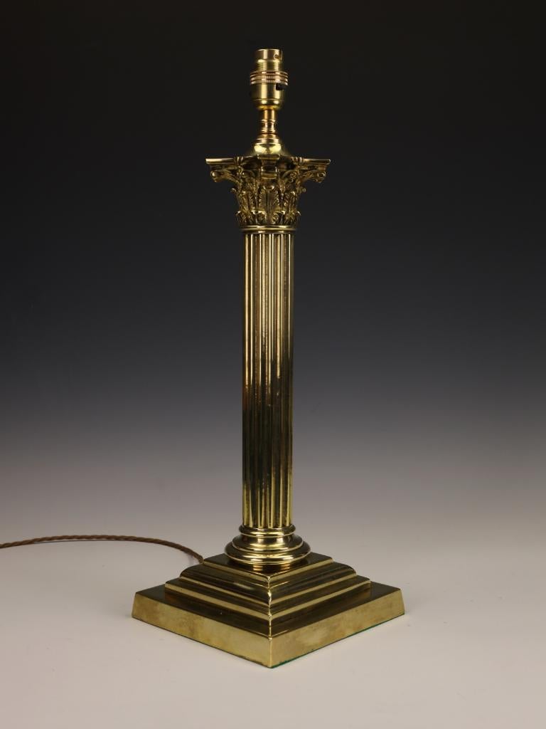 19th Century Imposing Late Victorian Brass Corinthian Column Table Lamp, c. 1880 For Sale