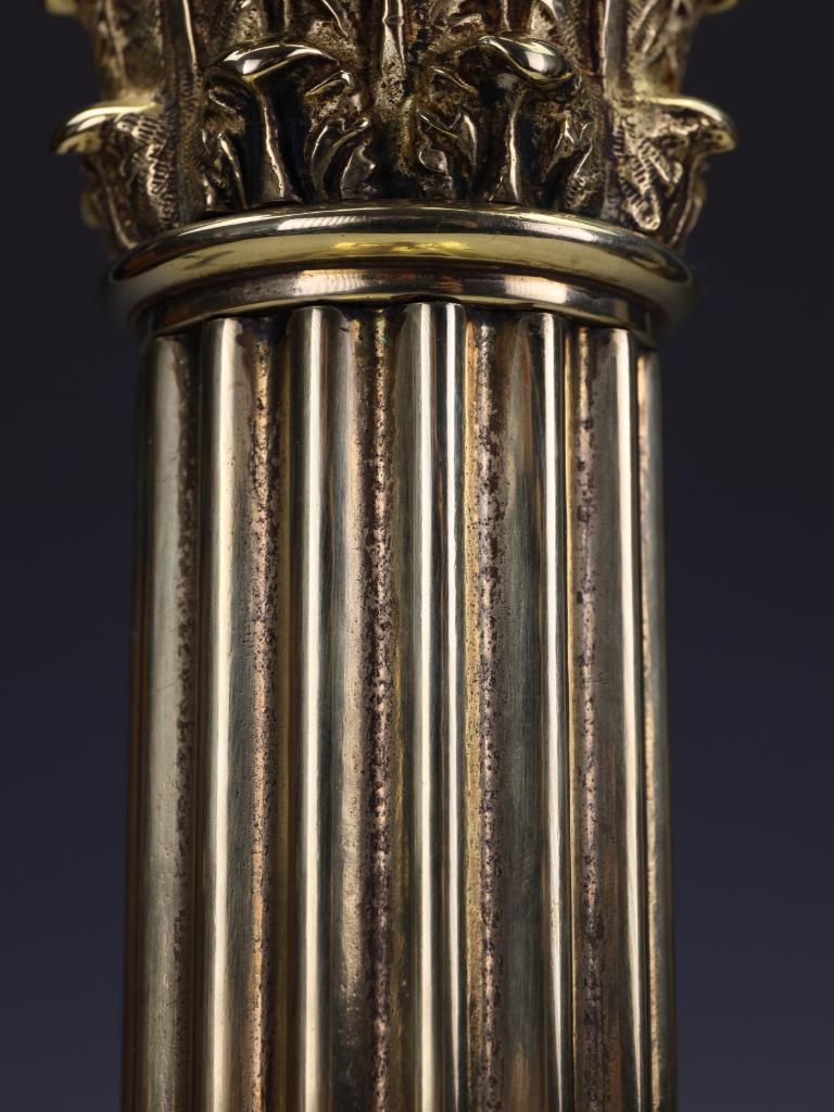 Imposing Late Victorian Brass Corinthian Column Table Lamp, c. 1880 For Sale 5