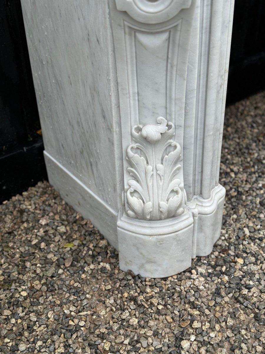 Imponente caminetto in marmo bianco di Carrara in stile Luigi XV, circa 1880 in vendita 6