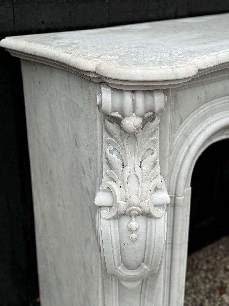 Imponente caminetto in marmo bianco di Carrara in stile Luigi XV, circa 1880 in vendita 7