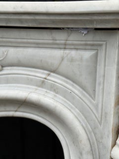 Cheminée de style Louis XV en marbre blanc de Carrare, circa 1880