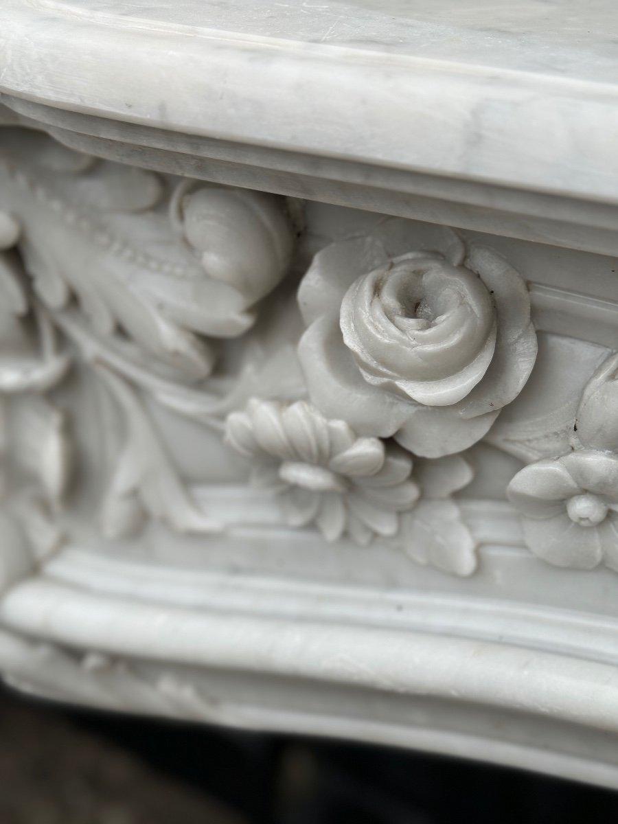 Imponente caminetto in marmo bianco di Carrara in stile Luigi XV, circa 1880 in vendita 3