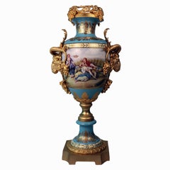 Imposante paire de vases de style Louis XVI et de style Sèvres