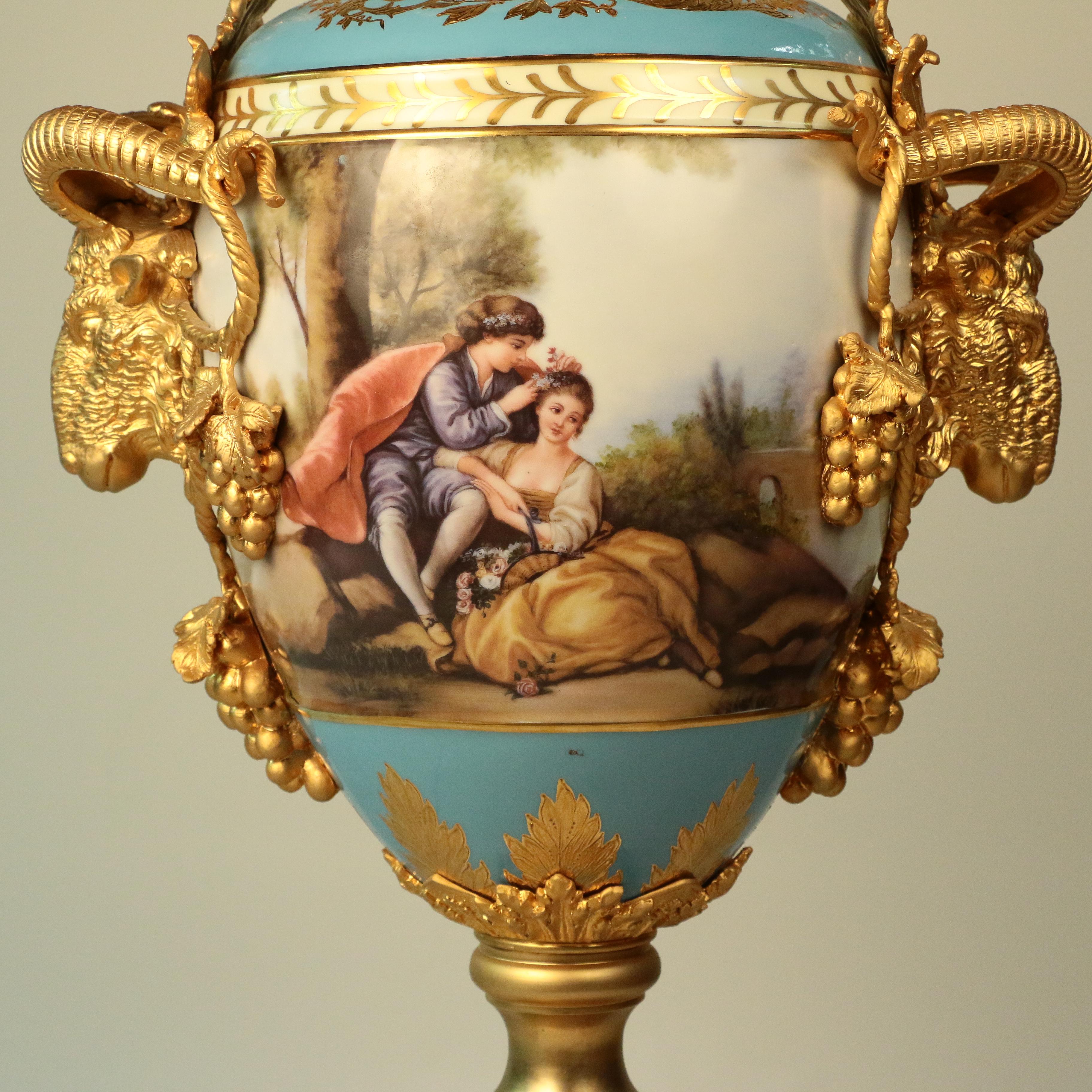 Imposing Louis XVI Style Pair of Sèvres Style Vases In Good Condition For Sale In Montreal, QC