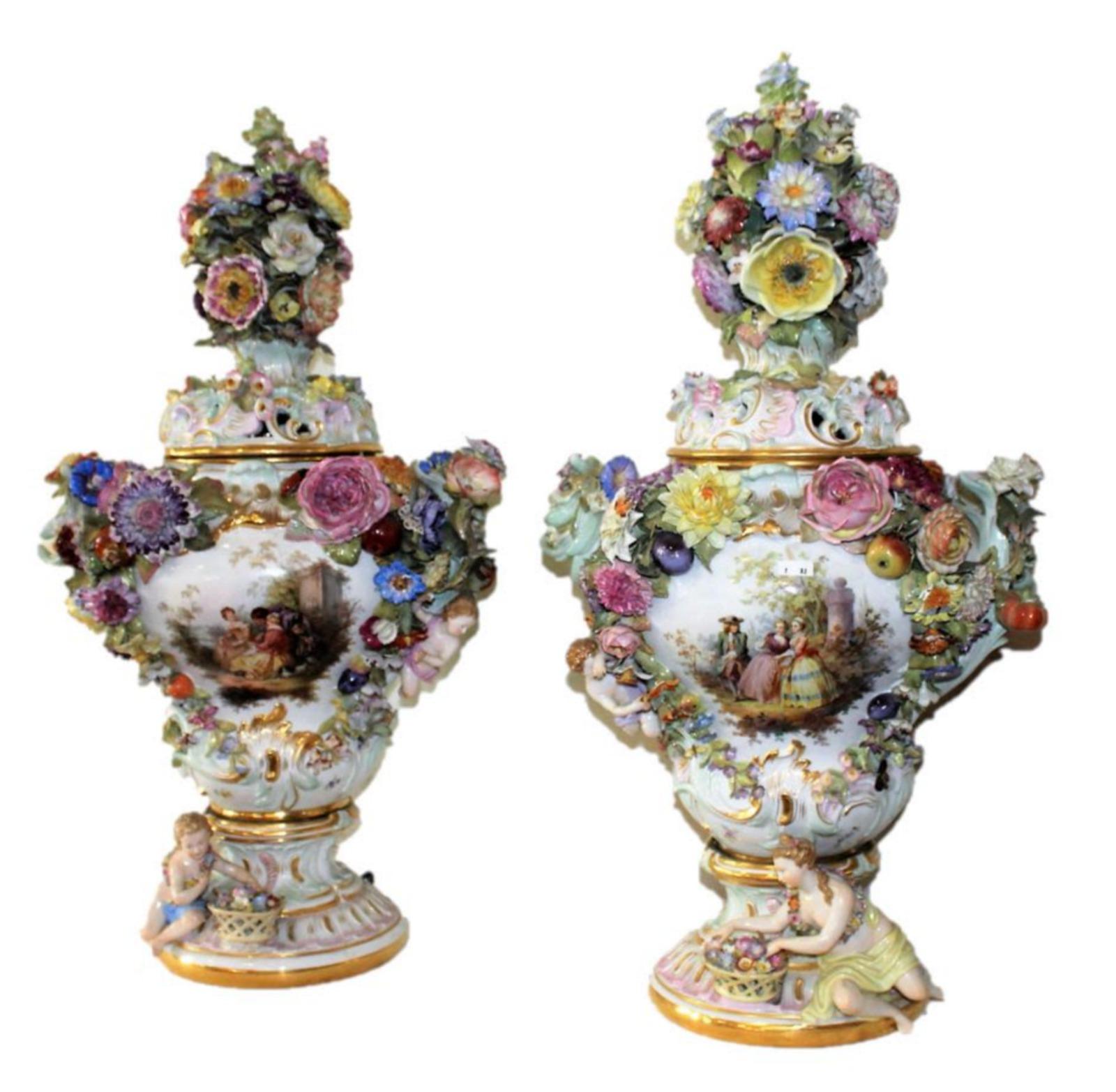 Imposing pair of Amphora in German Meissen porcelain, 18th century. 

Pair of amphoras in German Meissen porcelain from the 18th century each lid perforated in rocaille surmounted by a large bouquet, painted in the style of Watteau, the reverse