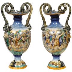 Imposante paire de grands vases italiens anciens en majolique avec poignée en forme de serpent