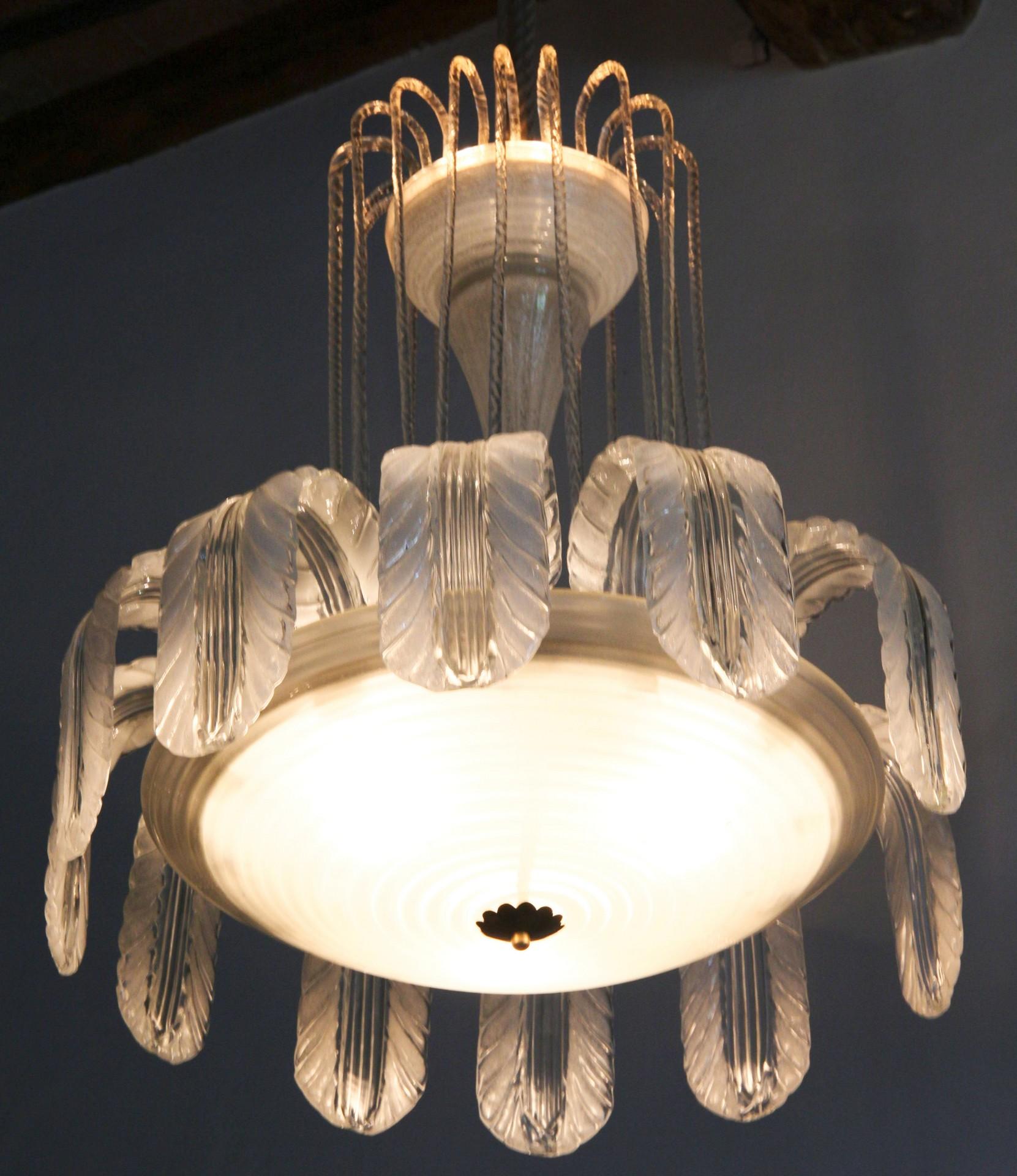 Imposing Rare Barovier Fountain Chandelier, White Puligoso, 1930s, Murano Deco For Sale 4