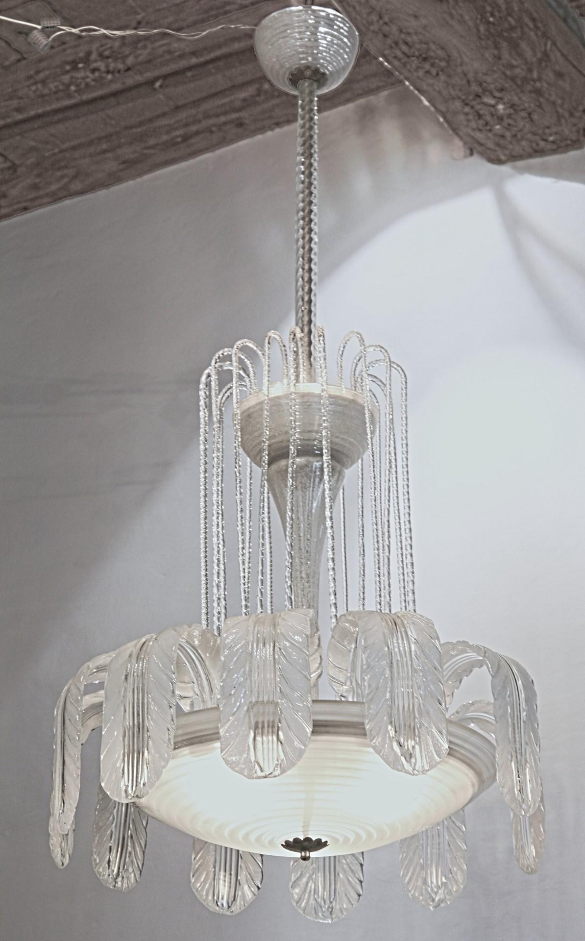 Imposing Rare Barovier Fountain Chandelier, White Puligoso, 1930s, Murano Deco For Sale 7