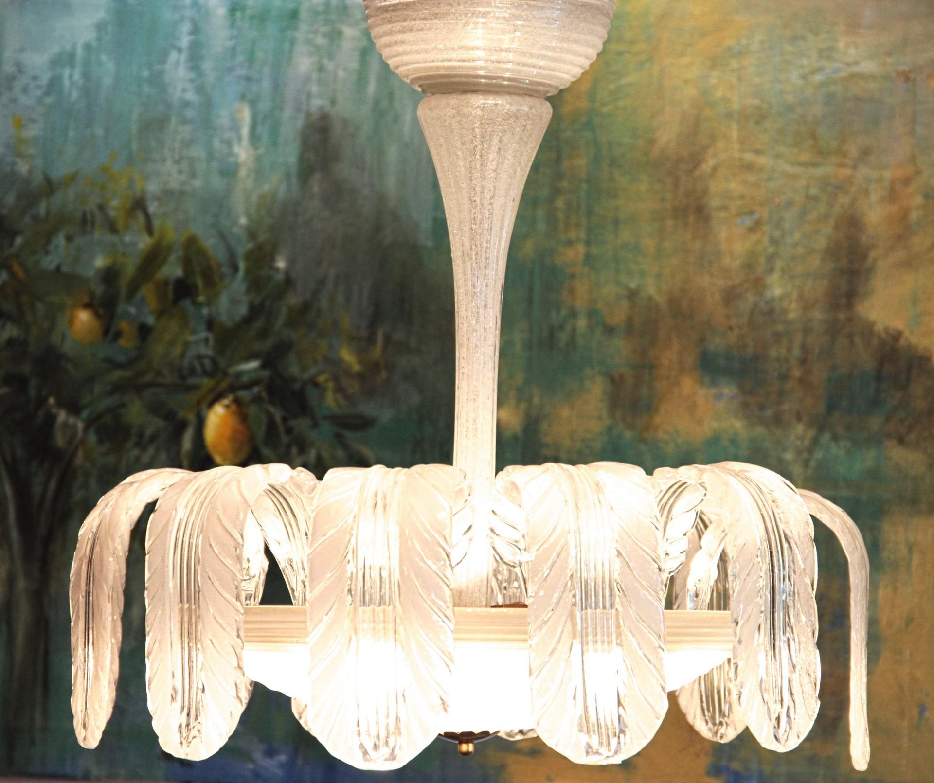 Imposing Rare Barovier Fountain Chandelier, White Puligoso, 1930s, Murano Deco In Good Condition For Sale In Tavarnelle val di Pesa, Florence