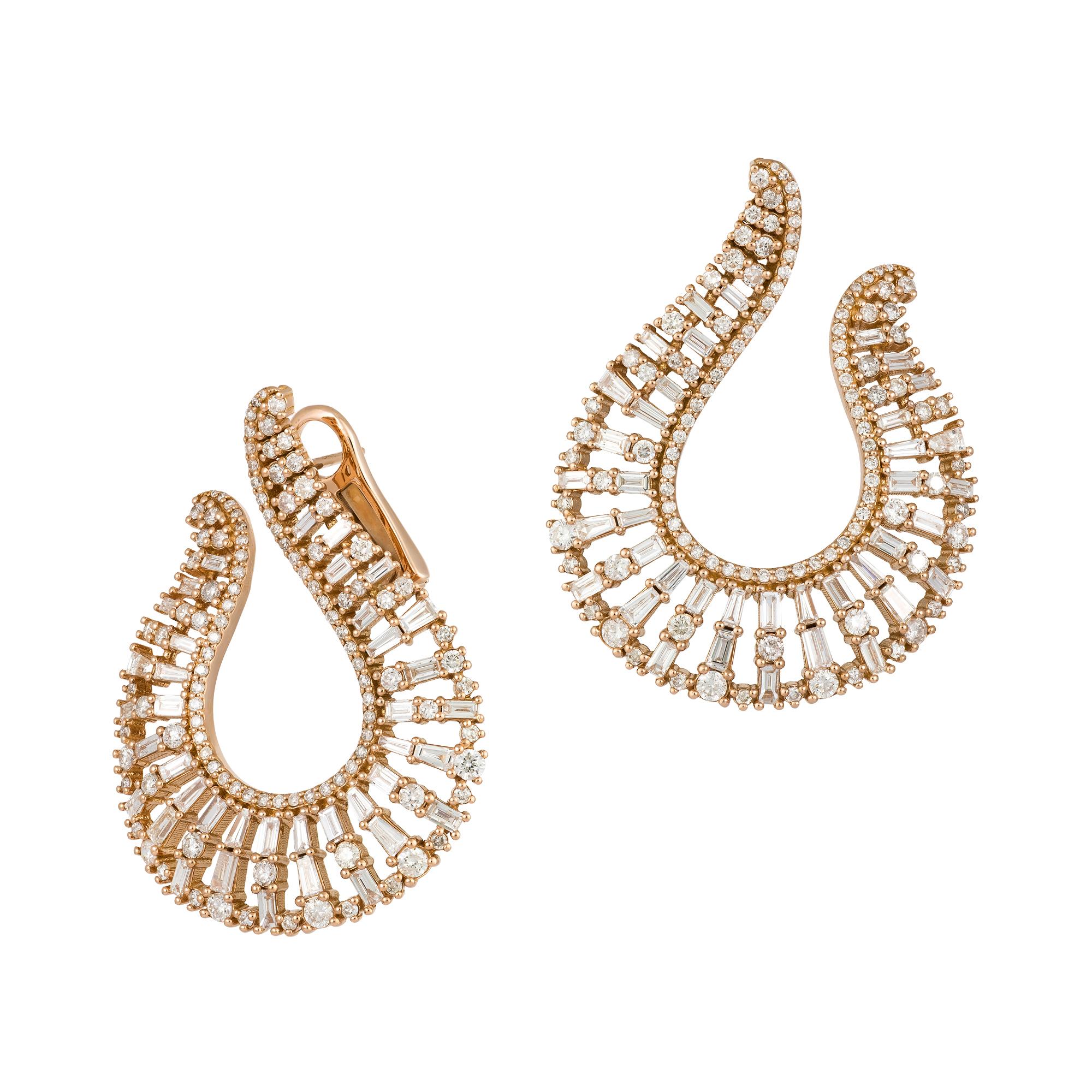 Moderne Boucles d'oreilles imposantes en or rose 18K avec diamants pour elle en vente