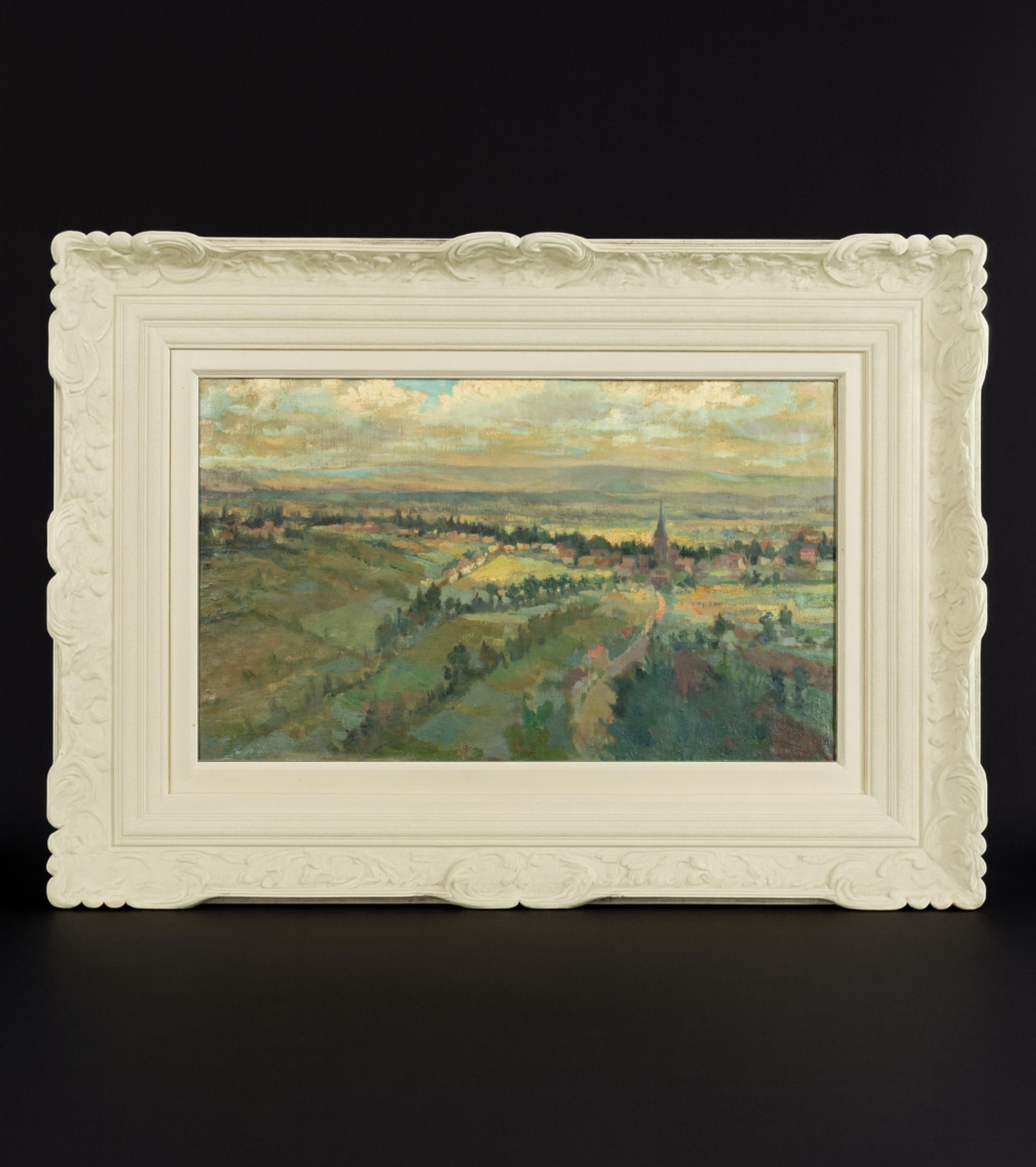 Une peinture de paysage dans la tradition du post-impressionnisme par l'artiste français Pierre Demet. 
Une vue panoramique d'une zone rurale, une petite ville française au loin et un vieux clocher.  
Huile sur toile. Cadre en bois  avec une