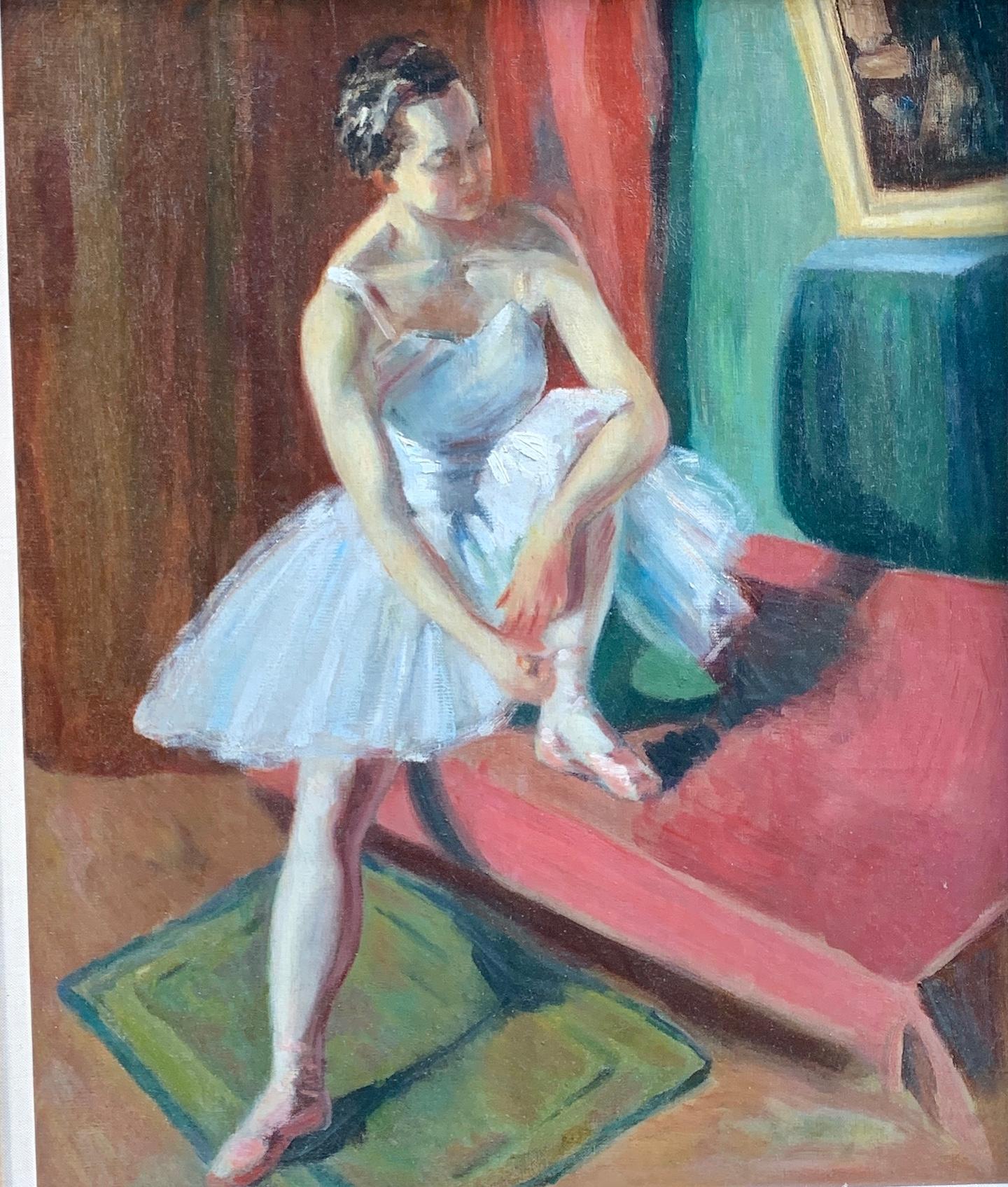 Olio francese dei primi del Novecento, ballerina seduta che si aggiusta la scarpetta da ballo. - Painting di Impressionist French School