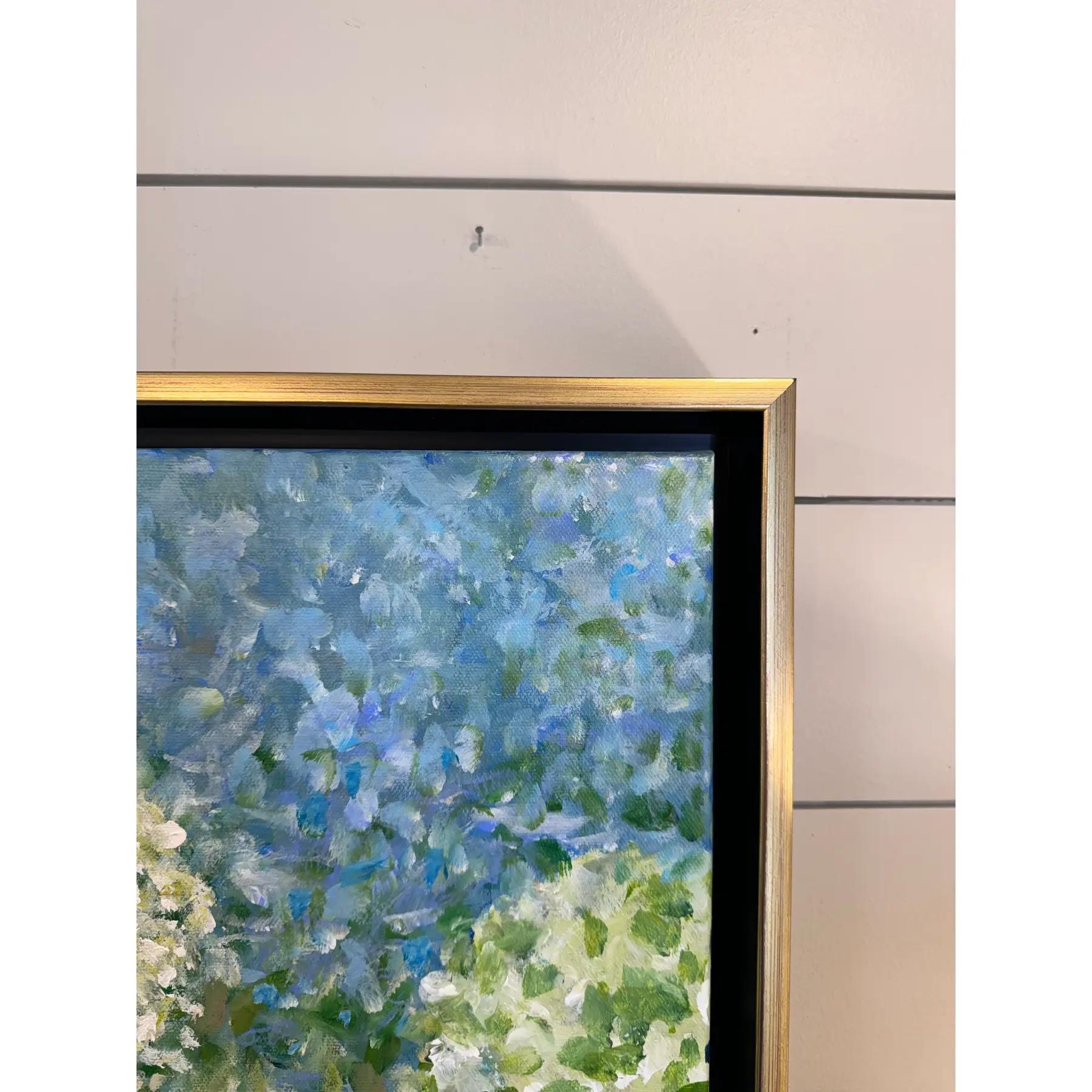 Se hai mai pensato che le ortensie bianche in piena fioritura assomiglino a delle nuvole, l'ha pensato anche questo artista!
Questo quadro aggiunge un tocco di impressionismo a qualsiasi arredamento! 

Dimensioni
24ʺW × 1,5ʺD × 24ʺH
