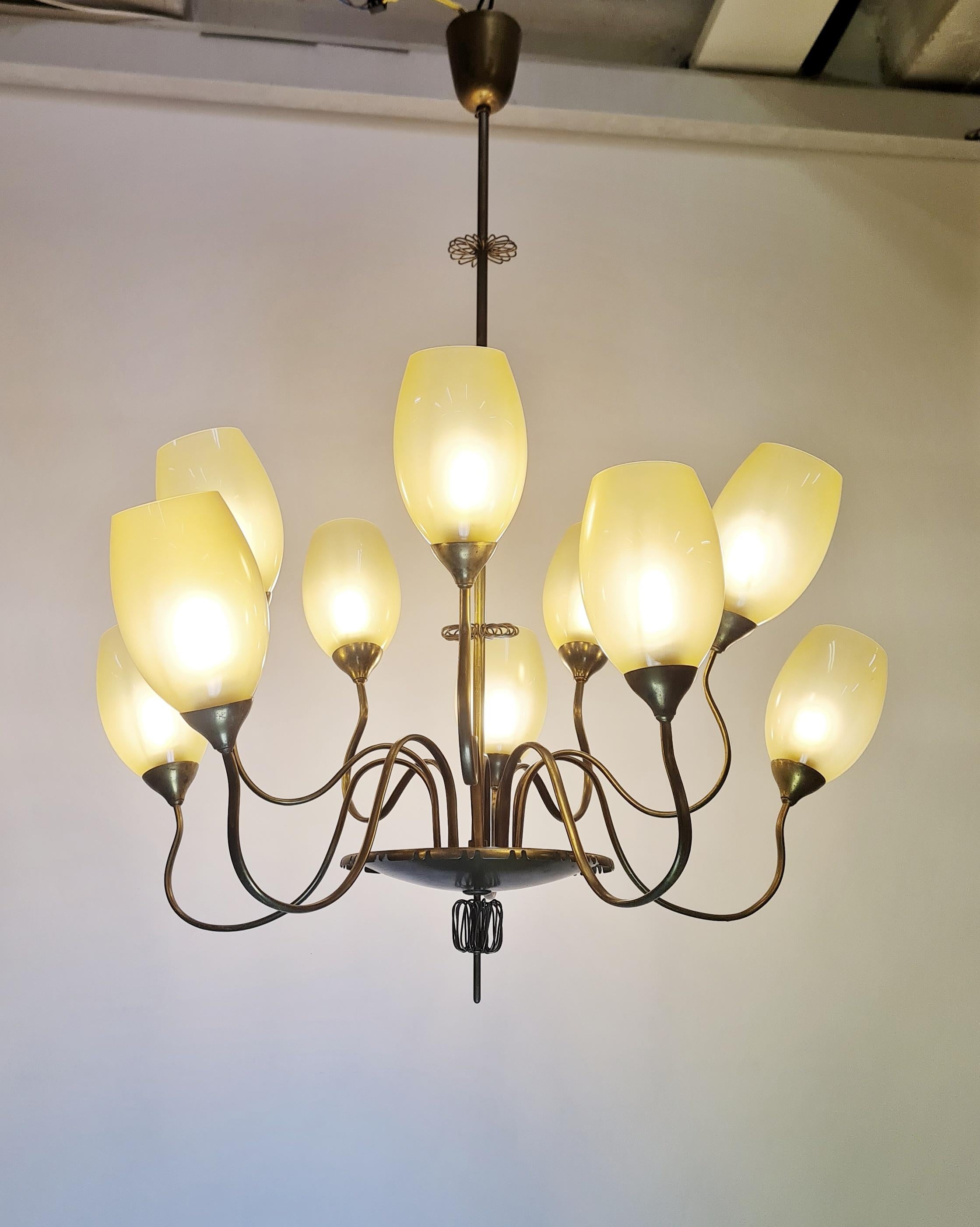 Impressionante lampadario a 10 bracci in ottone Paavo Tynell modello 9017, Taito 1950s in vendita 3