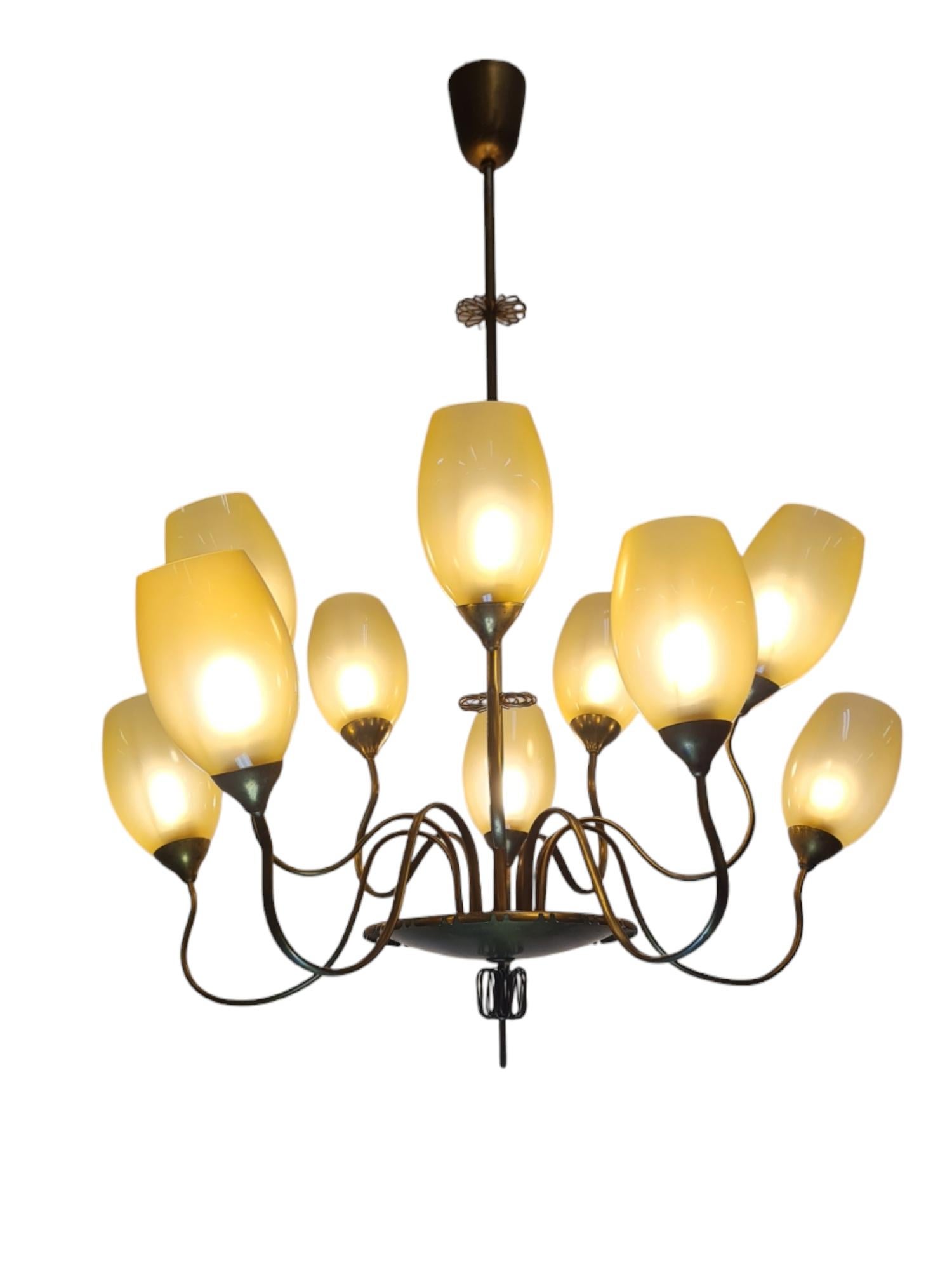 Impressionante lampadario a 10 bracci in ottone Paavo Tynell modello 9017, Taito 1950s in vendita 7