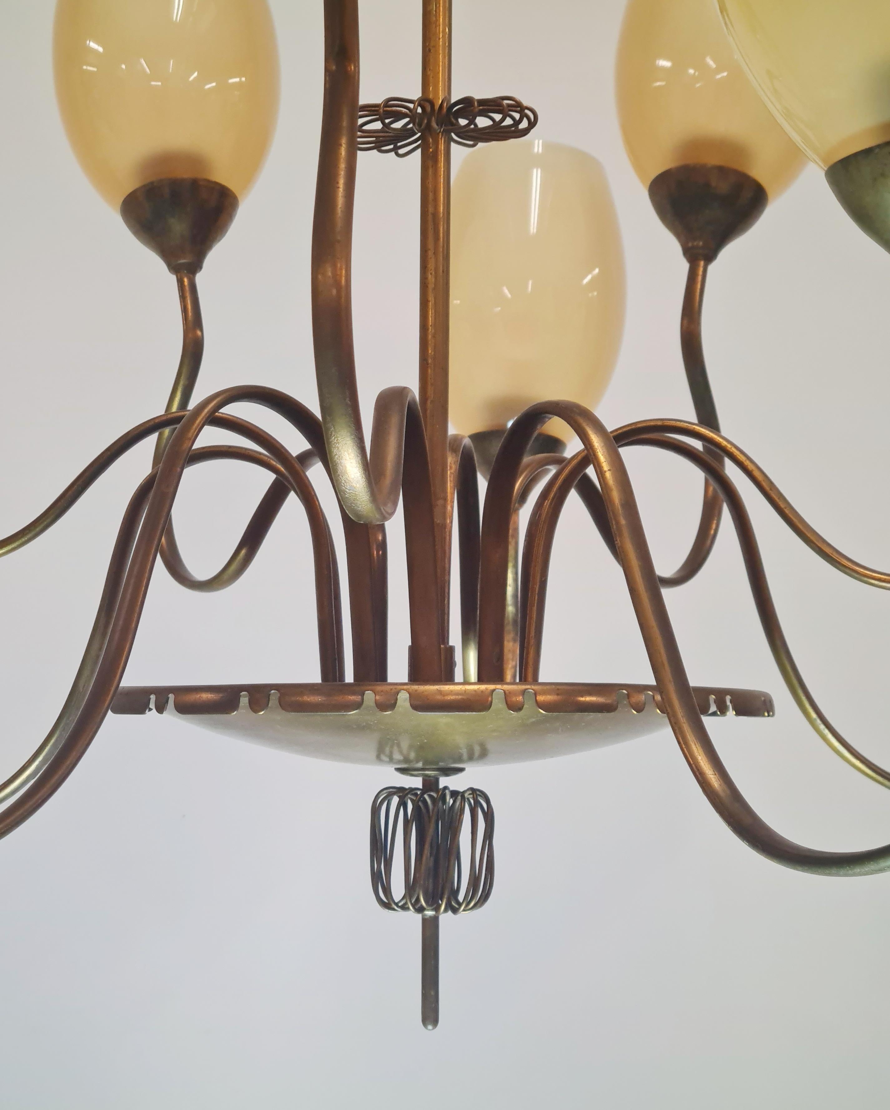 Mid-Century moderno Impressionante lampadario a 10 bracci in ottone Paavo Tynell modello 9017, Taito 1950s in vendita