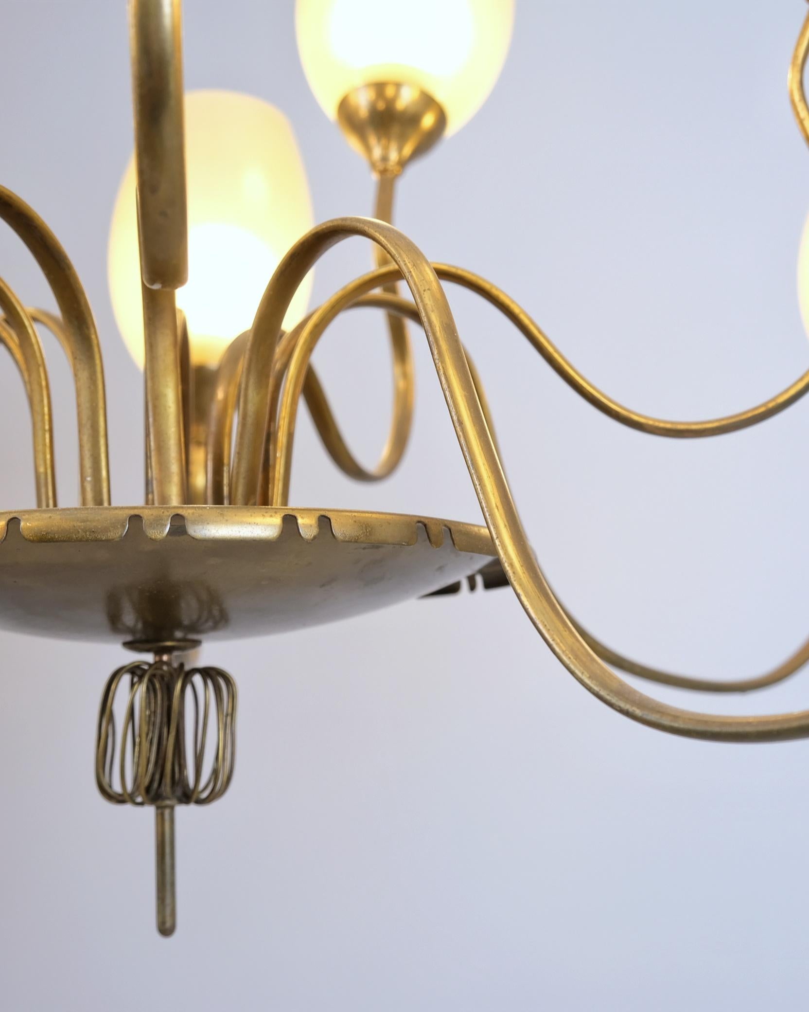 Impressionante lampadario a 10 bracci in ottone Paavo Tynell modello 9017, Taito 1950s In condizioni buone in vendita a Helsinki, FI
