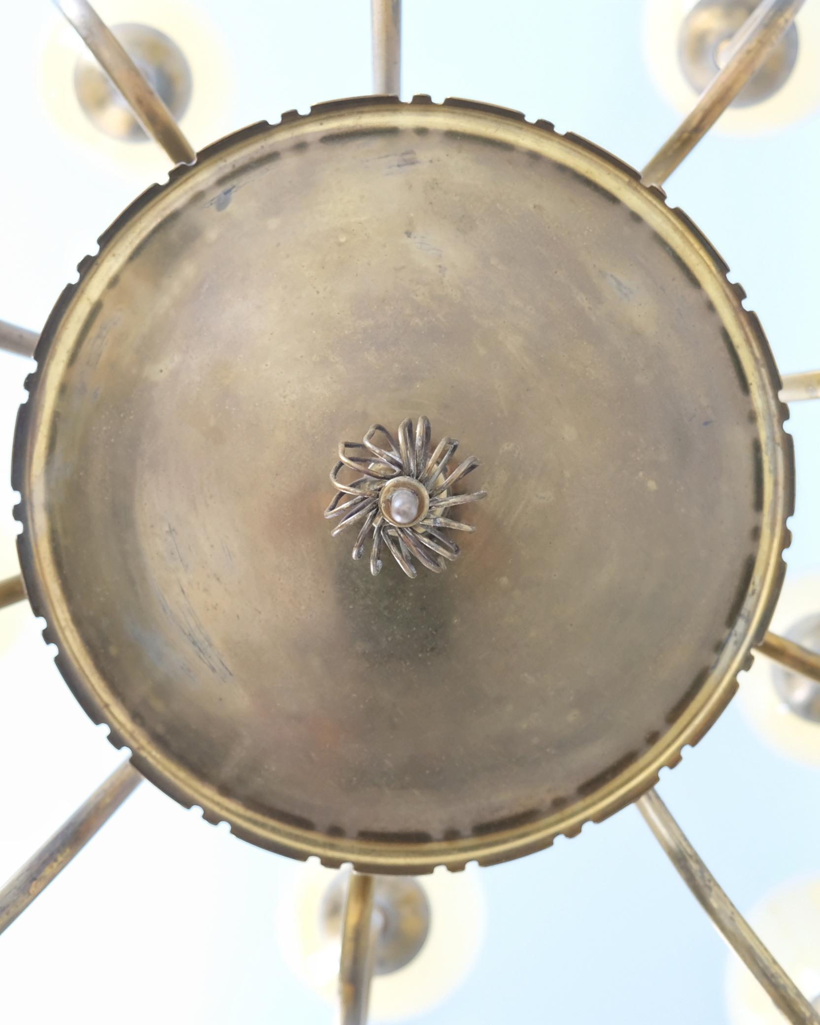Metà XX secolo Impressionante lampadario a 10 bracci in ottone Paavo Tynell modello 9017, Taito 1950s in vendita