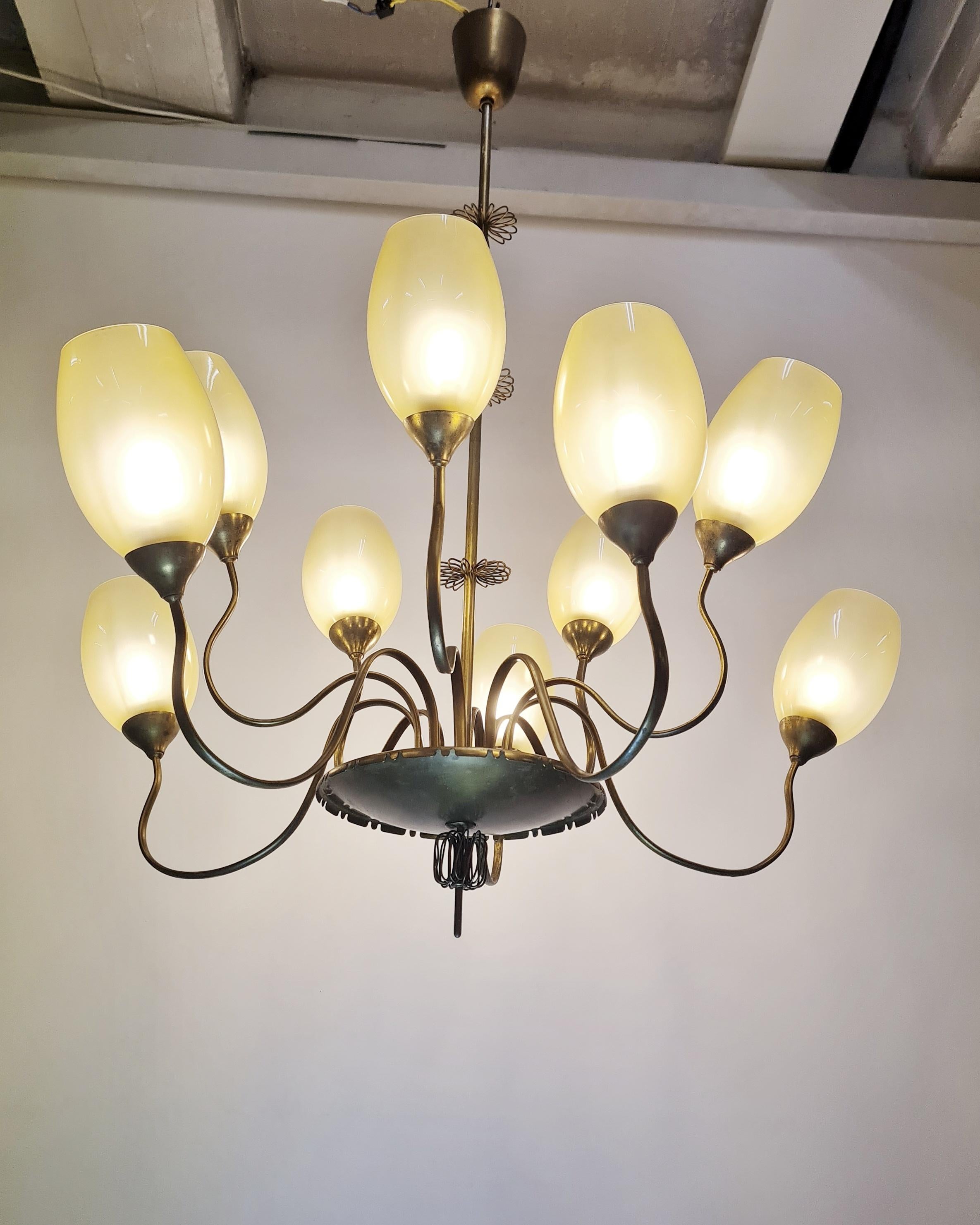 Impressionante lampadario a 10 bracci in ottone Paavo Tynell modello 9017, Taito 1950s in vendita 2